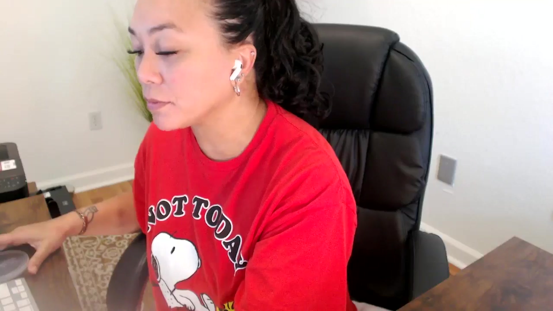 Gallery image thumbnail from MickaylaStar's myfreecams stream on, 06/20/2025, 20:11 image 18 of 20