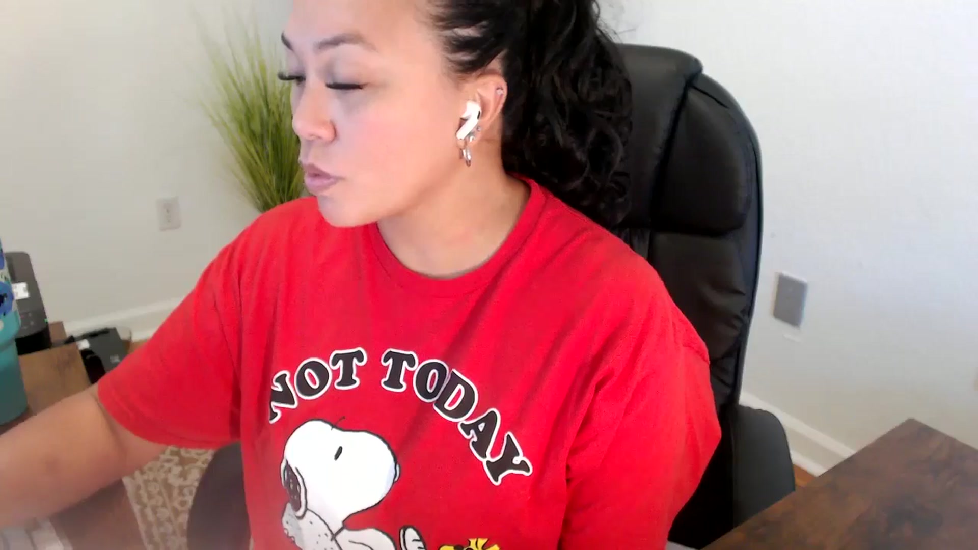 Gallery image thumbnail from MickaylaStar's myfreecams stream on, 06/20/2025, 20:11 image 7 of 20