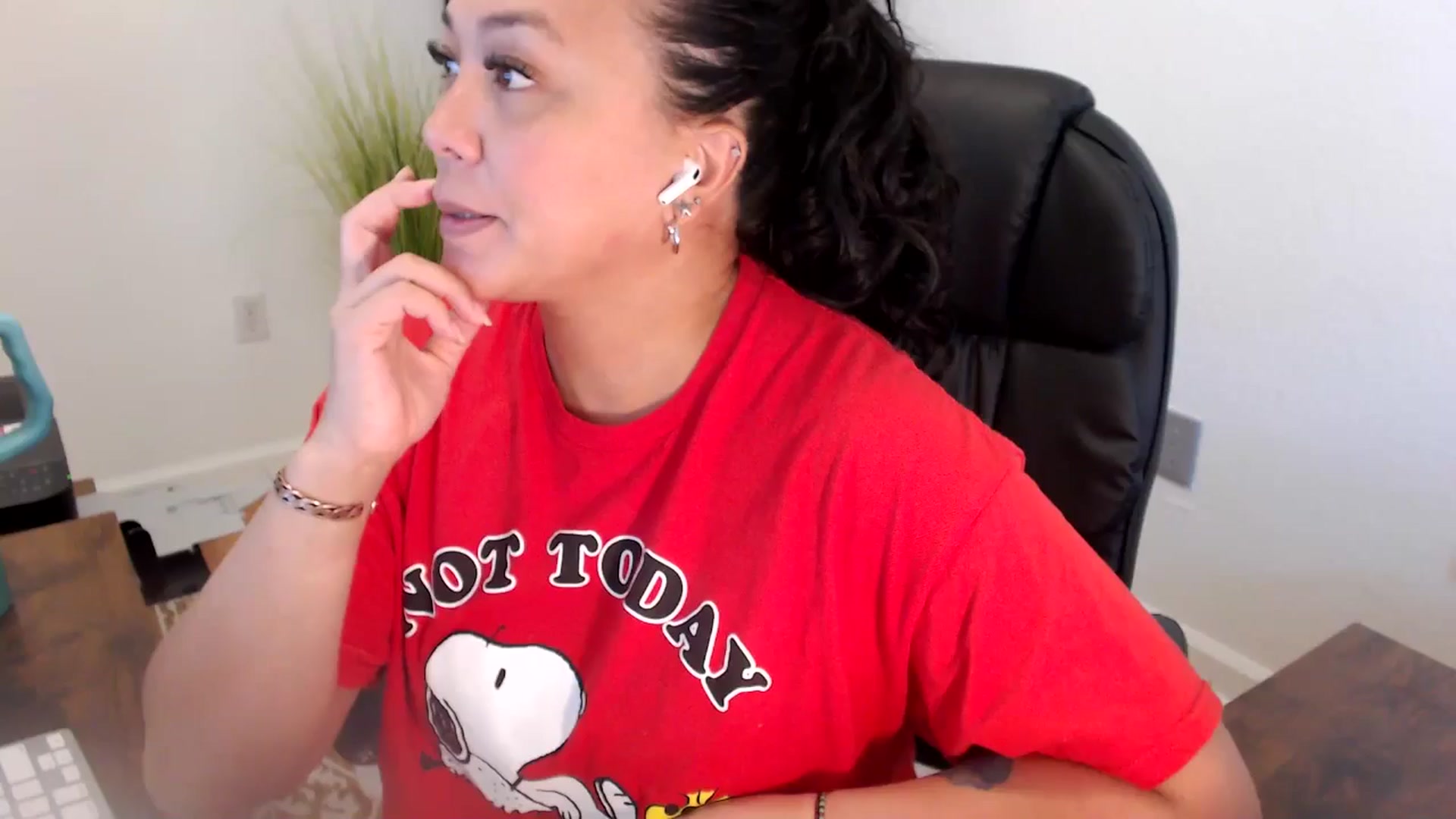 Gallery image thumbnail from MickaylaStar's myfreecams stream on, 06/20/2025, 20:11 image 1 of 20