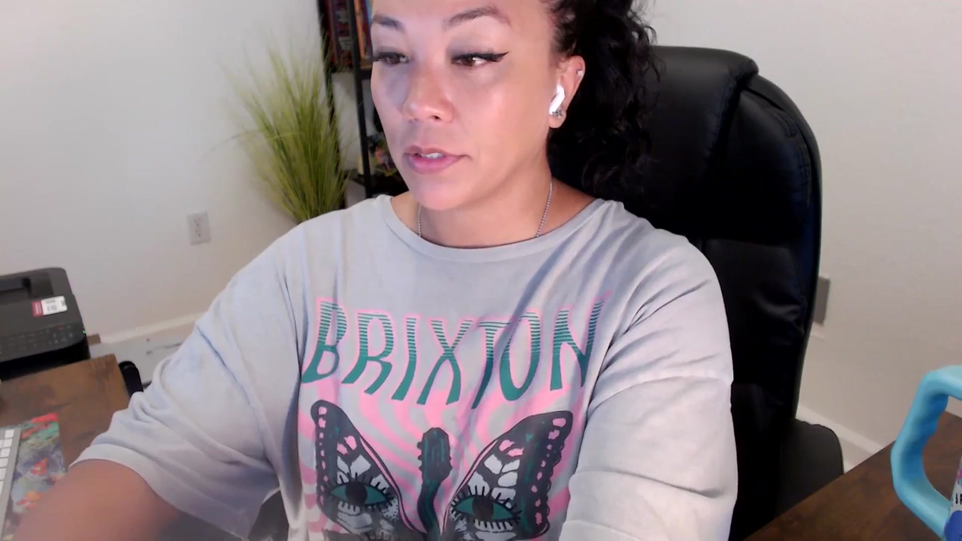 Gallery image thumbnail from MickaylaStar's myfreecams stream on, 06/23/2025, 16:30 image 2 of 20