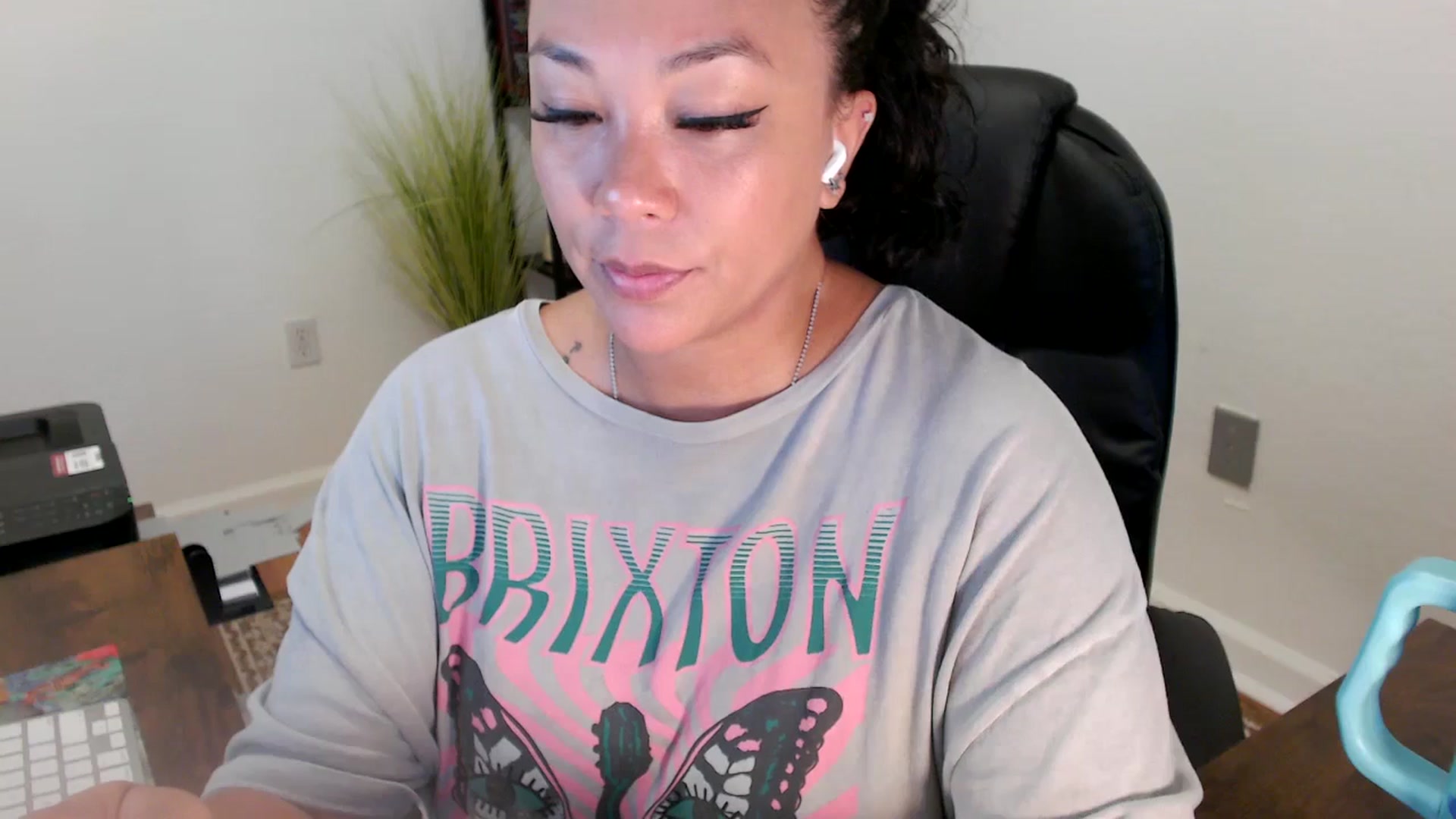 Gallery image thumbnail from MickaylaStar's myfreecams stream on, 06/23/2025, 17:43 image 12 of 20