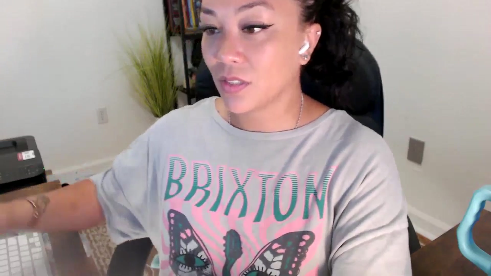 Gallery image thumbnail from MickaylaStar's myfreecams stream on, 06/23/2025, 17:43 image 3 of 20