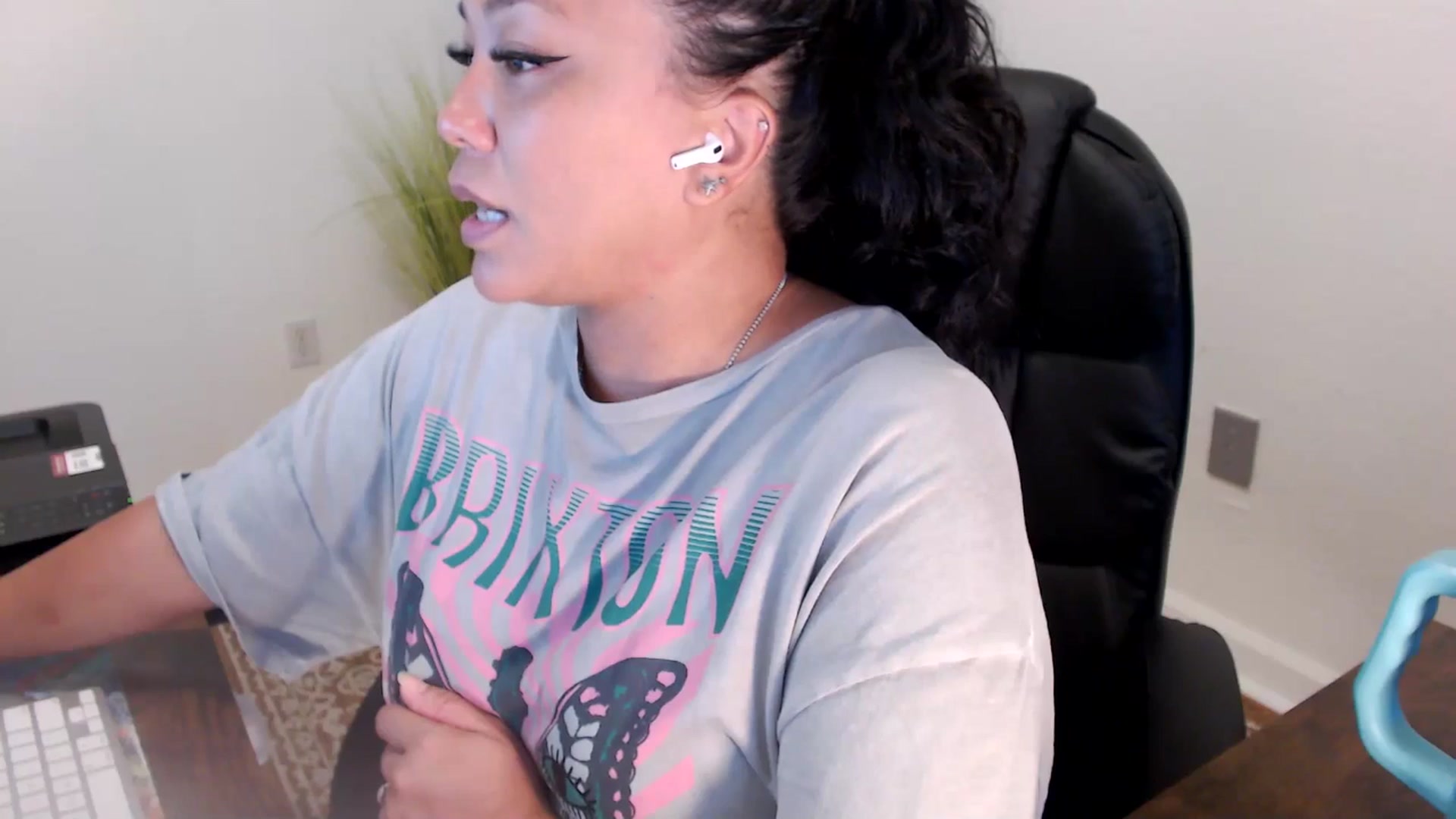 Gallery image thumbnail from MickaylaStar's myfreecams stream on, 06/23/2025, 17:43 image 5 of 20