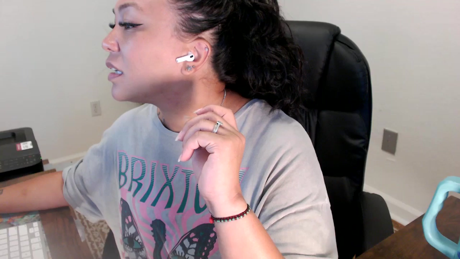 Gallery image thumbnail from MickaylaStar's myfreecams stream on, 06/23/2025, 17:43 image 9 of 20