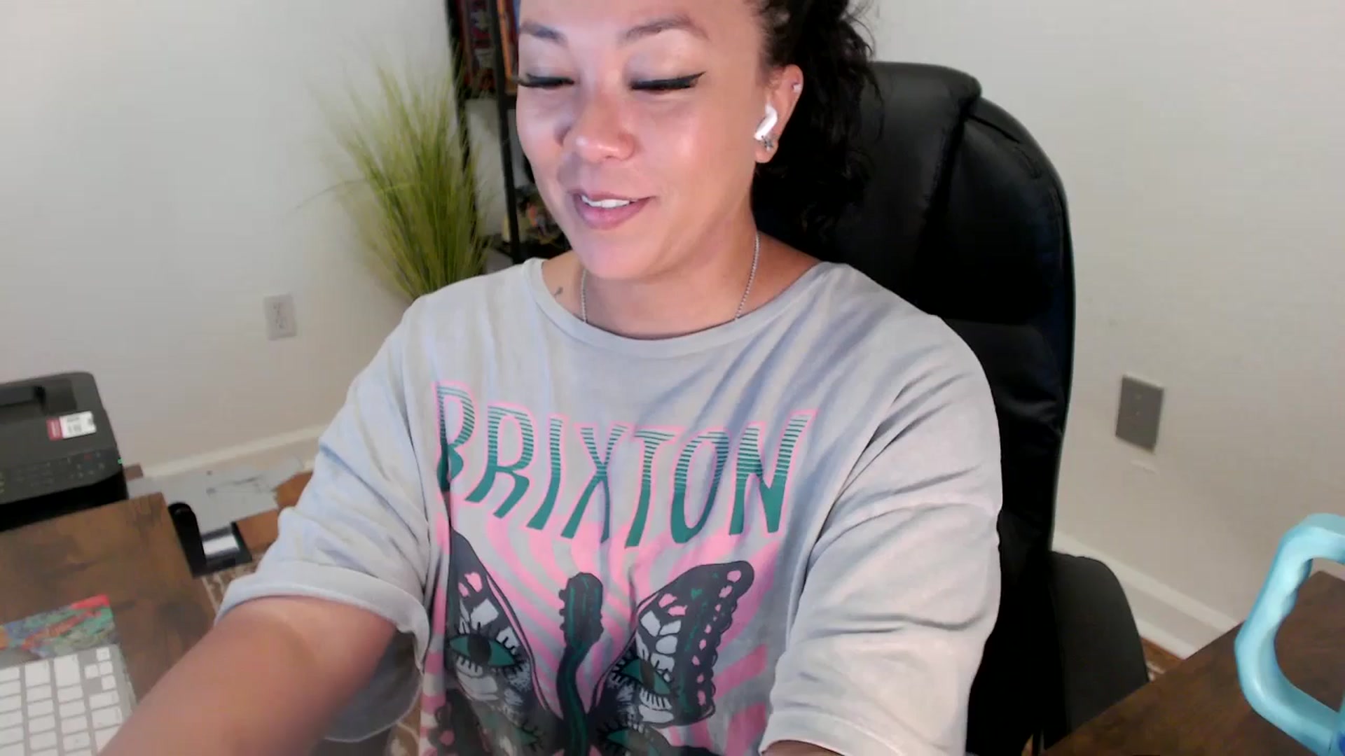 Gallery image thumbnail from MickaylaStar's myfreecams stream on, 06/23/2025, 17:43 image 11 of 20
