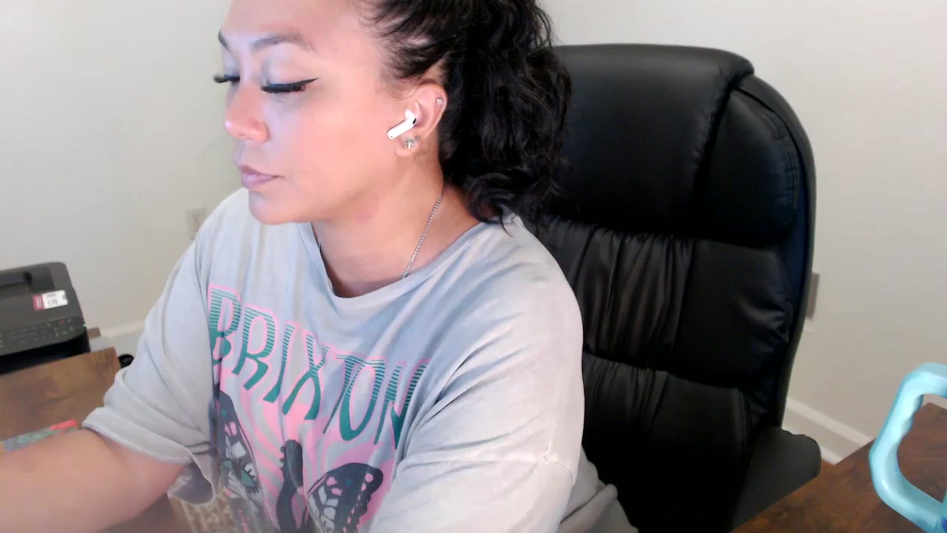 Gallery image thumbnail from MickaylaStar's myfreecams stream on, 06/23/2025, 17:43 image 14 of 20