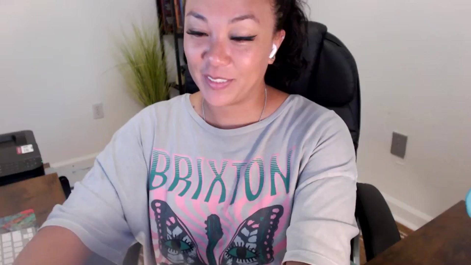 Gallery image thumbnail from MickaylaStar's myfreecams stream on, 06/23/2025, 18:05 image 10 of 20