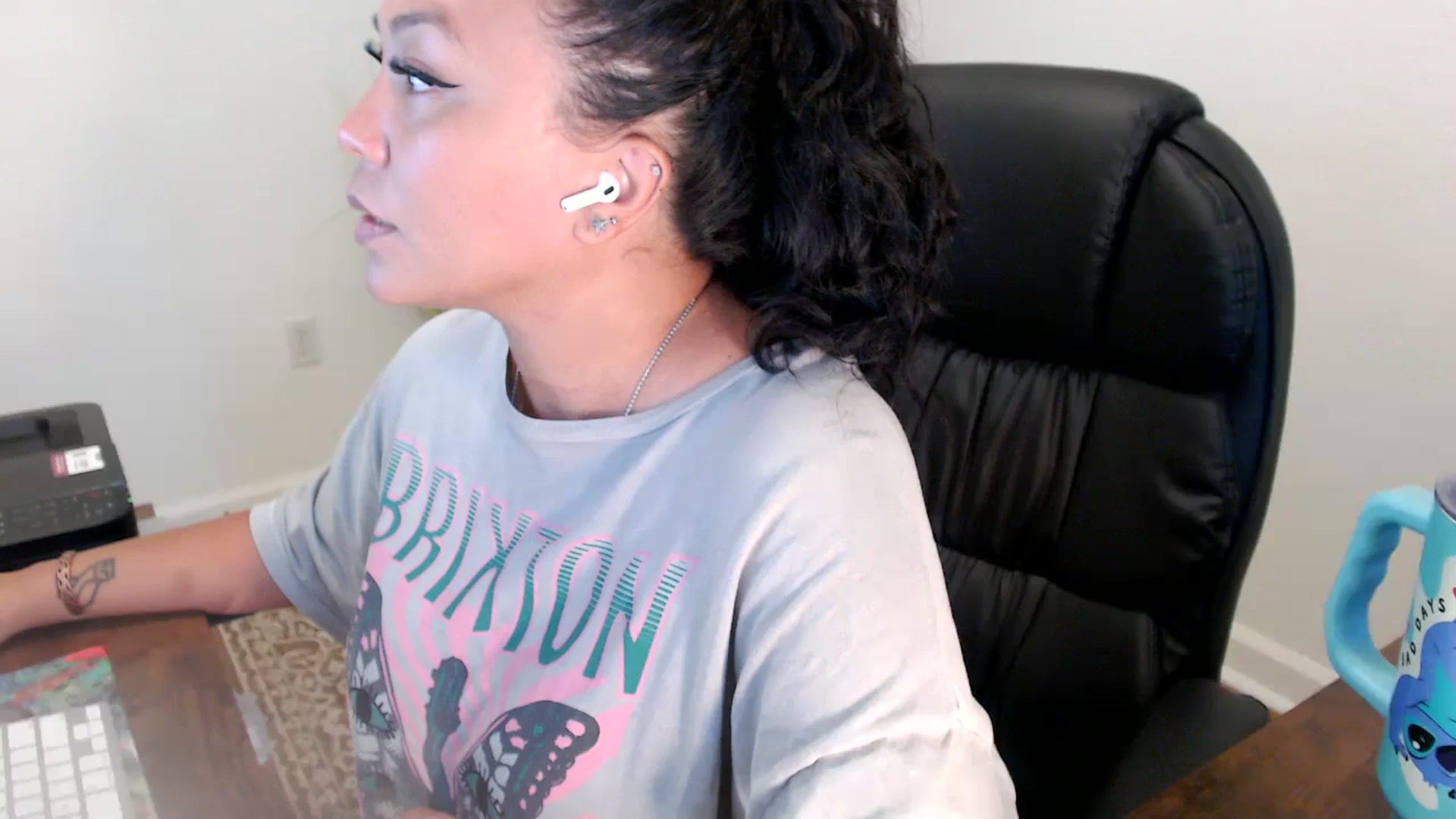 Gallery image thumbnail from MickaylaStar's myfreecams stream on, 06/23/2025, 18:05 image 1 of 20