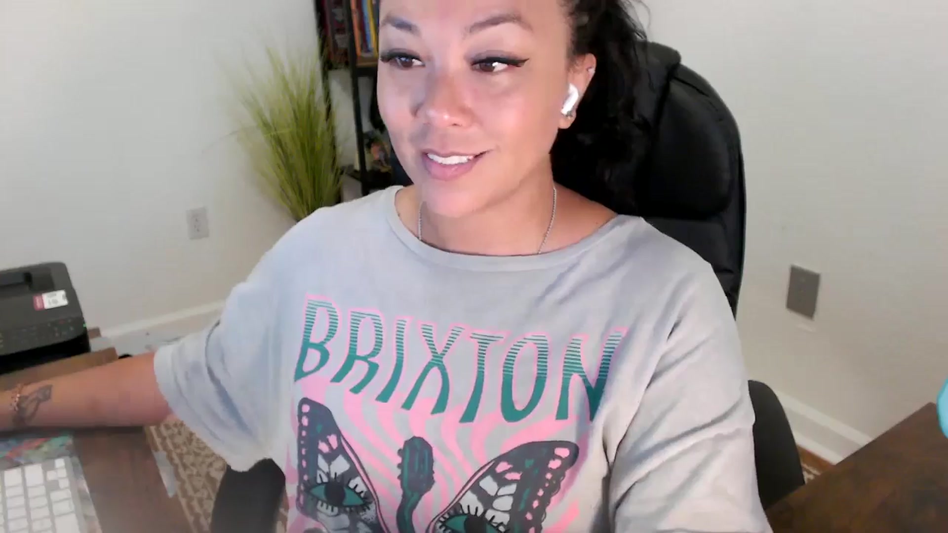 Gallery image thumbnail from MickaylaStar's myfreecams stream on, 06/23/2025, 18:05 image 6 of 20
