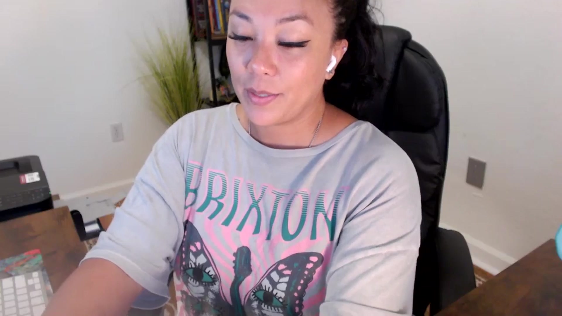 Gallery image thumbnail from MickaylaStar's myfreecams stream on, 06/23/2025, 18:05 image 9 of 20