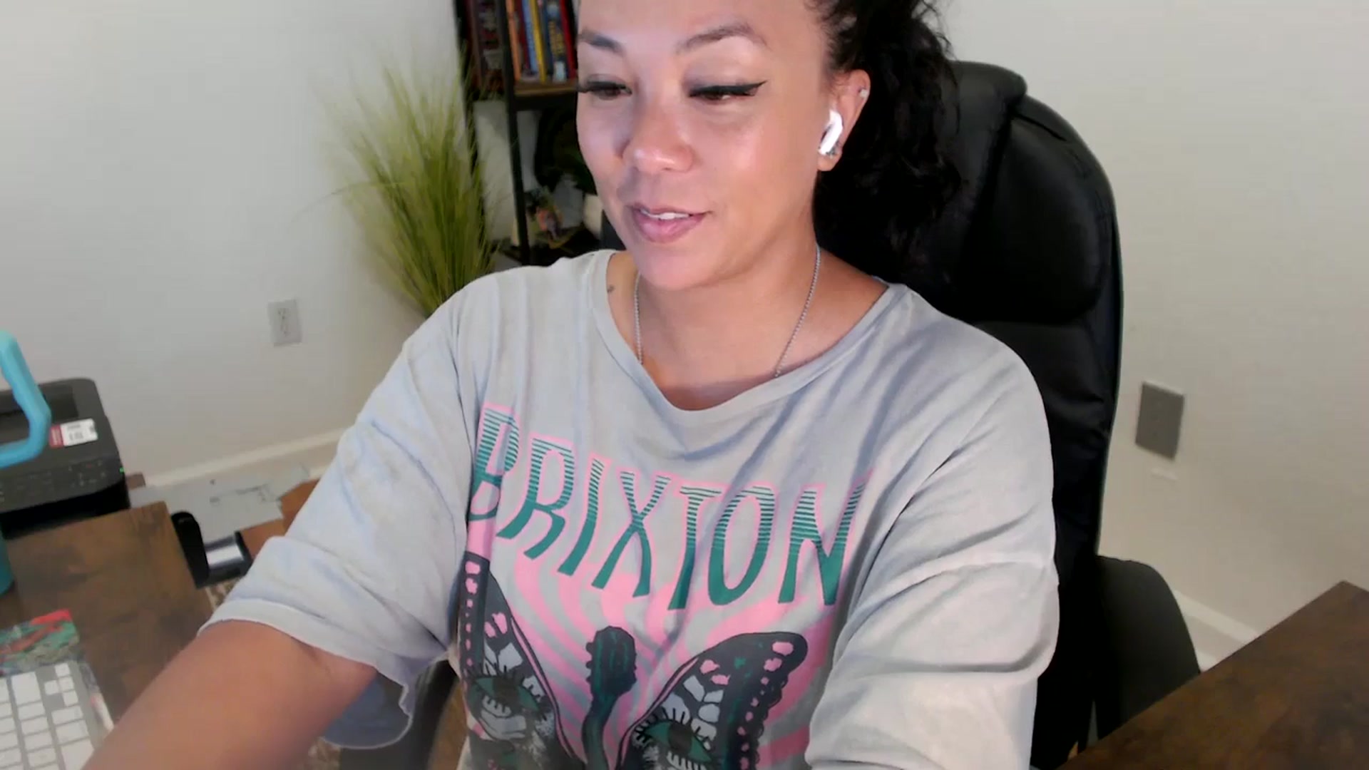Gallery image thumbnail from MickaylaStar's myfreecams stream on, 06/23/2025, 19:41 image 9 of 20