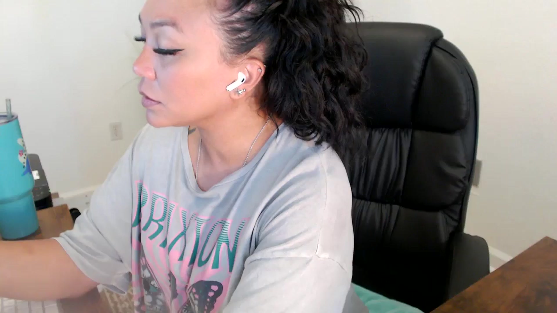 Gallery image thumbnail from MickaylaStar's myfreecams stream on, 06/23/2025, 21:14 image 5 of 20