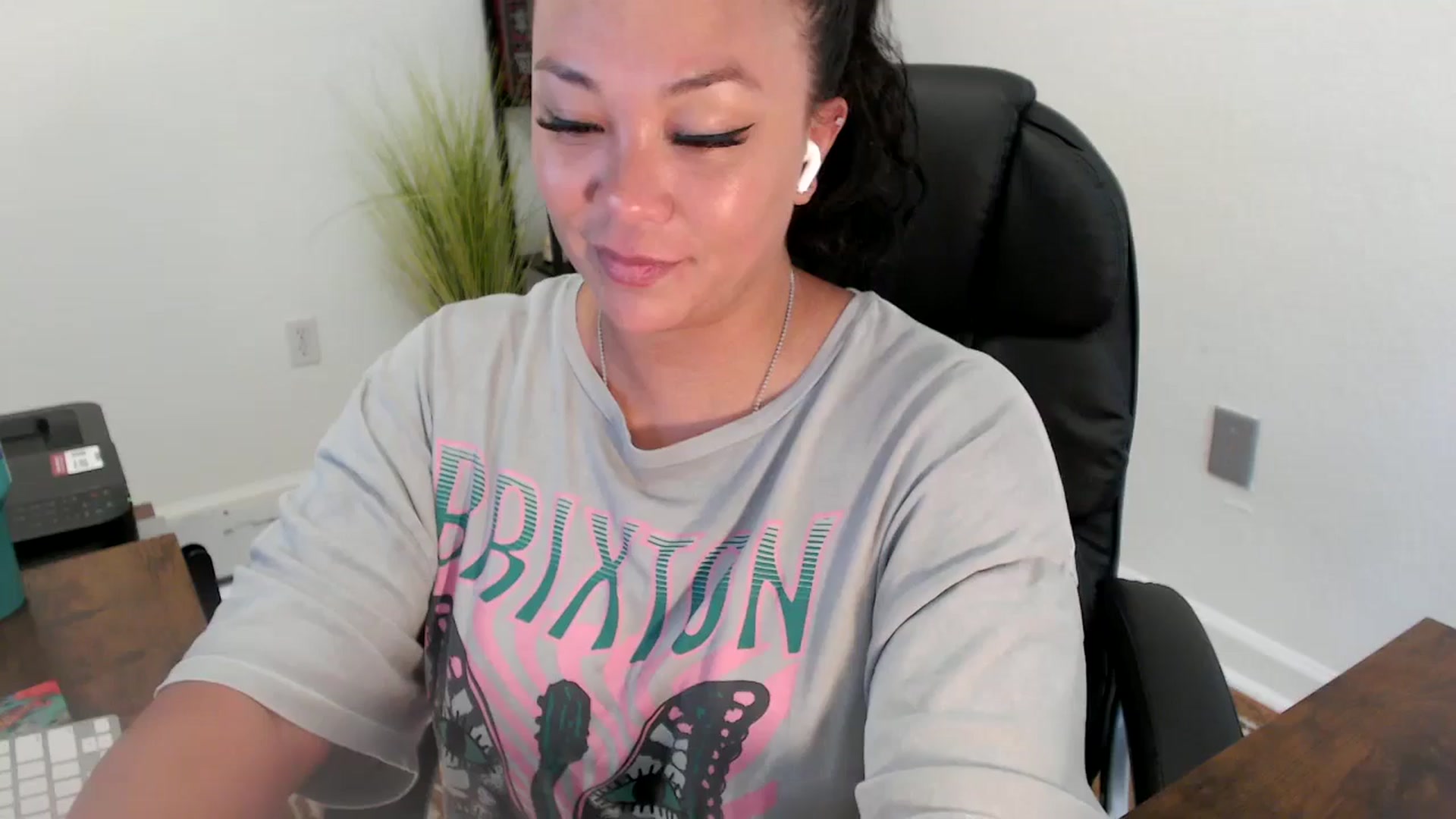 Gallery image thumbnail from MickaylaStar's myfreecams stream on, 06/23/2025, 21:53 image 1 of 20