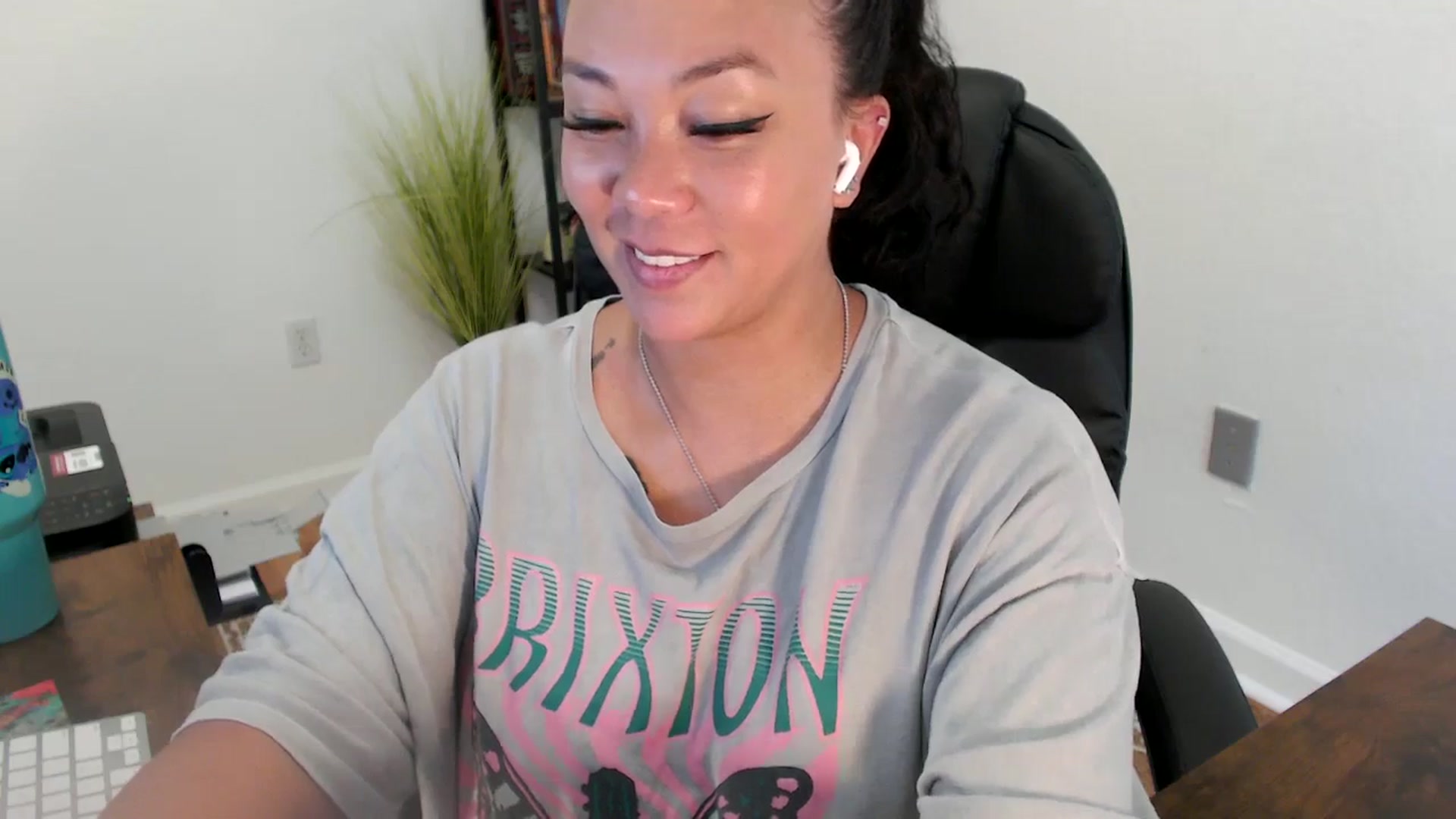Gallery image thumbnail from MickaylaStar's myfreecams stream on, 06/23/2025, 22:01 image 14 of 20
