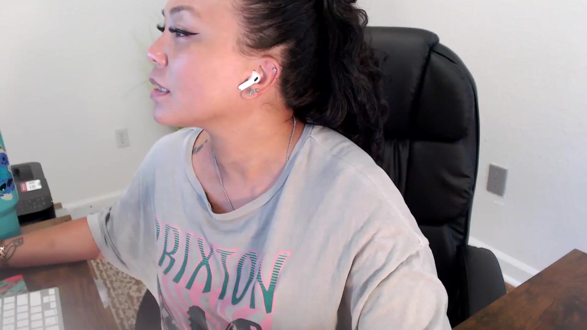 Gallery image thumbnail from MickaylaStar's myfreecams stream on, 06/23/2025, 22:01 image 8 of 20