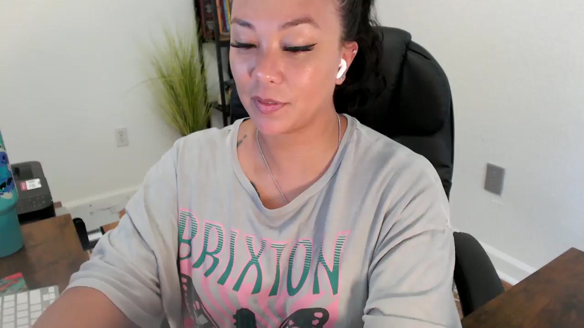 Gallery image thumbnail from MickaylaStar's myfreecams stream on, 06/23/2025, 22:01 image 19 of 20