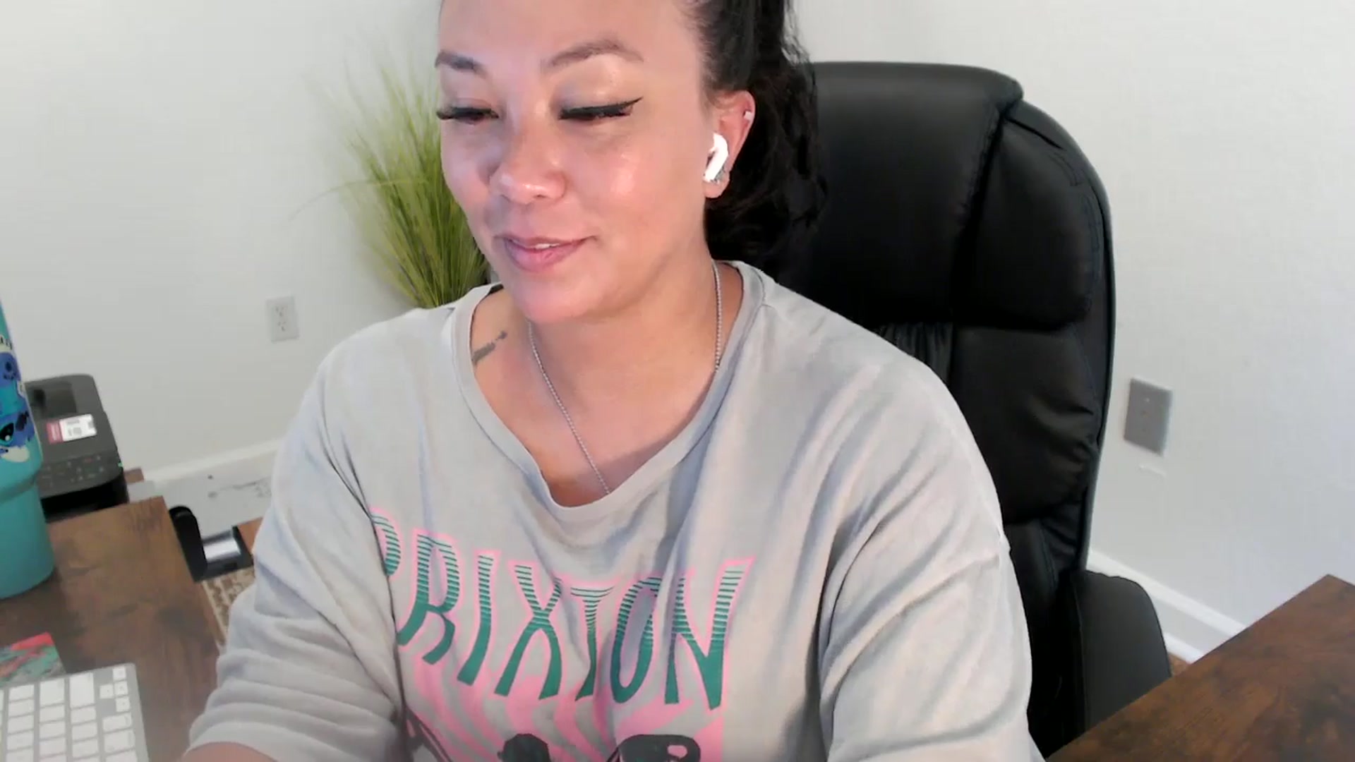 Gallery image thumbnail from MickaylaStar's myfreecams stream on, 06/23/2025, 22:01 image 4 of 20