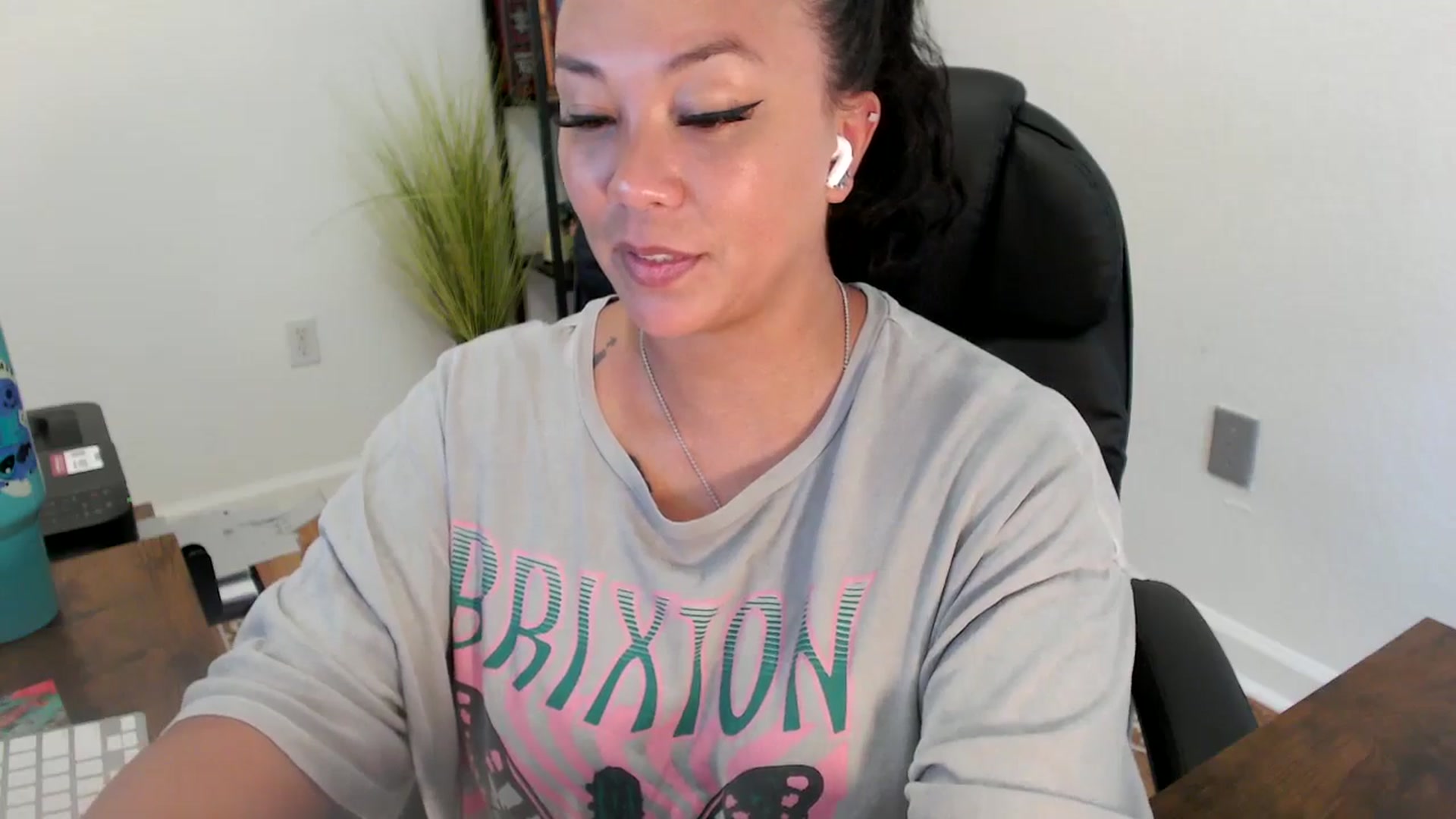 Gallery image thumbnail from MickaylaStar's myfreecams stream on, 06/23/2025, 22:01 image 20 of 20