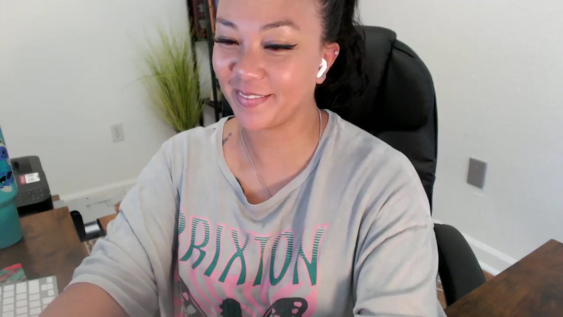 Gallery image thumbnail from MickaylaStar's myfreecams stream on, 06/23/2025, 22:01 image 13 of 20