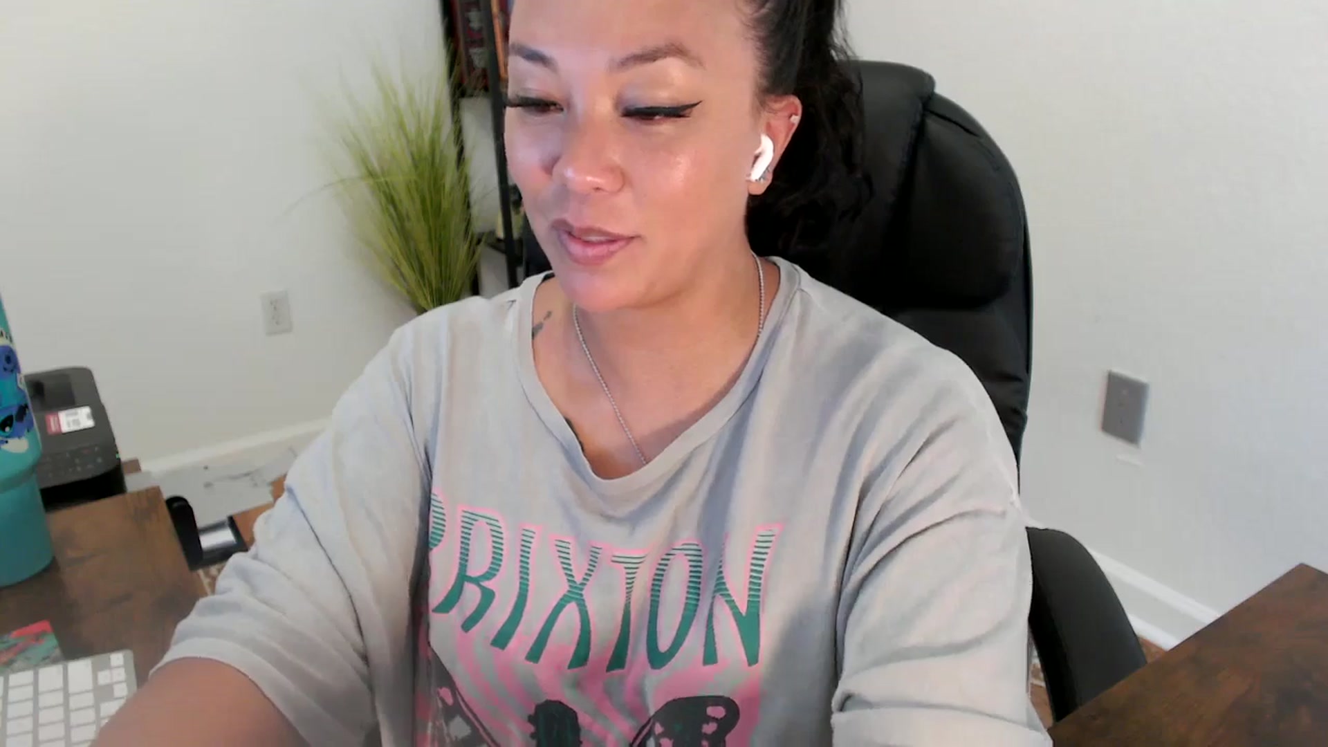 Gallery image thumbnail from MickaylaStar's myfreecams stream on, 06/23/2025, 22:01 image 15 of 20