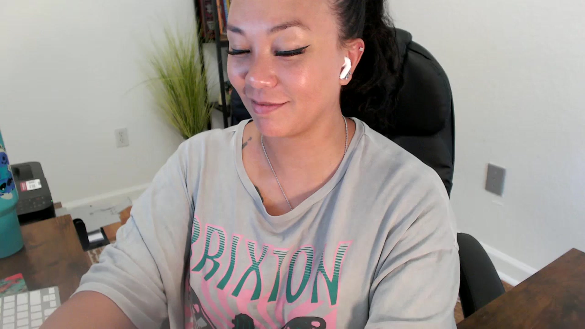 Gallery image thumbnail from MickaylaStar's myfreecams stream on, 06/23/2025, 22:01 image 17 of 20