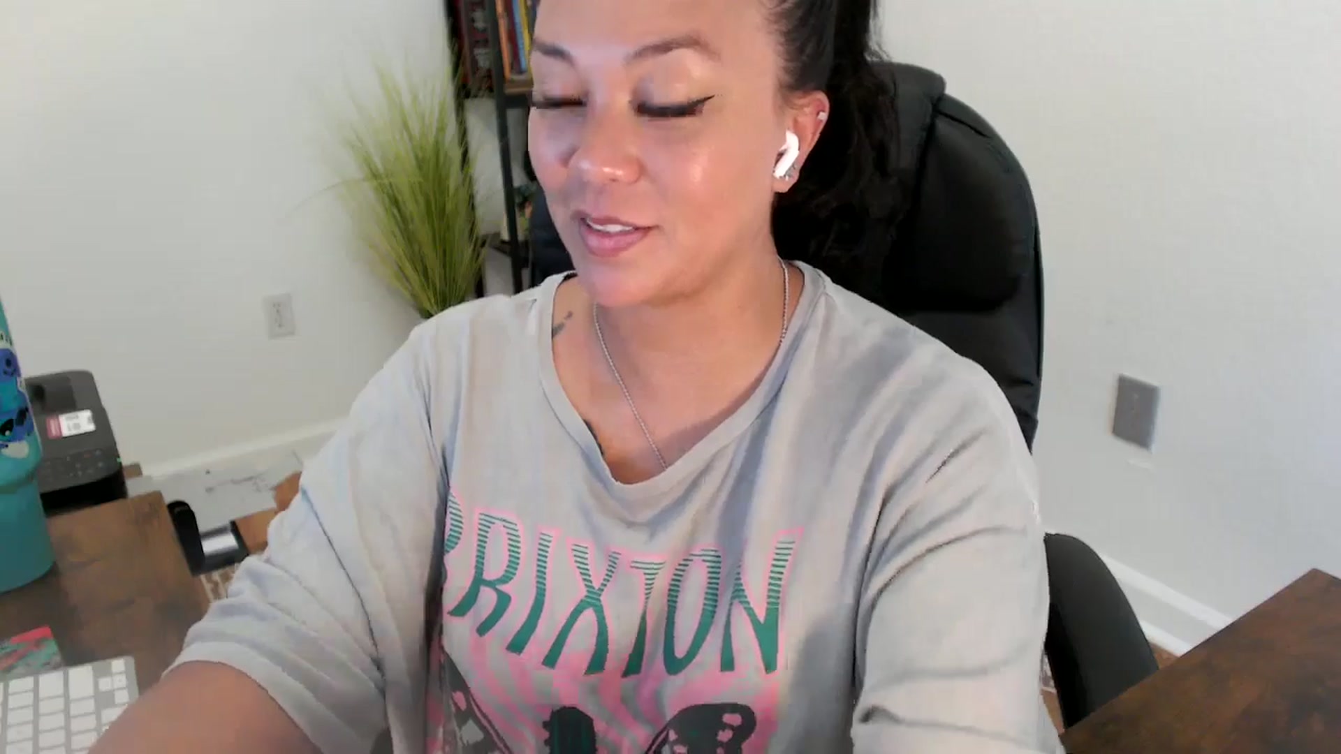 Gallery image thumbnail from MickaylaStar's myfreecams stream on, 06/23/2025, 22:01 image 16 of 20