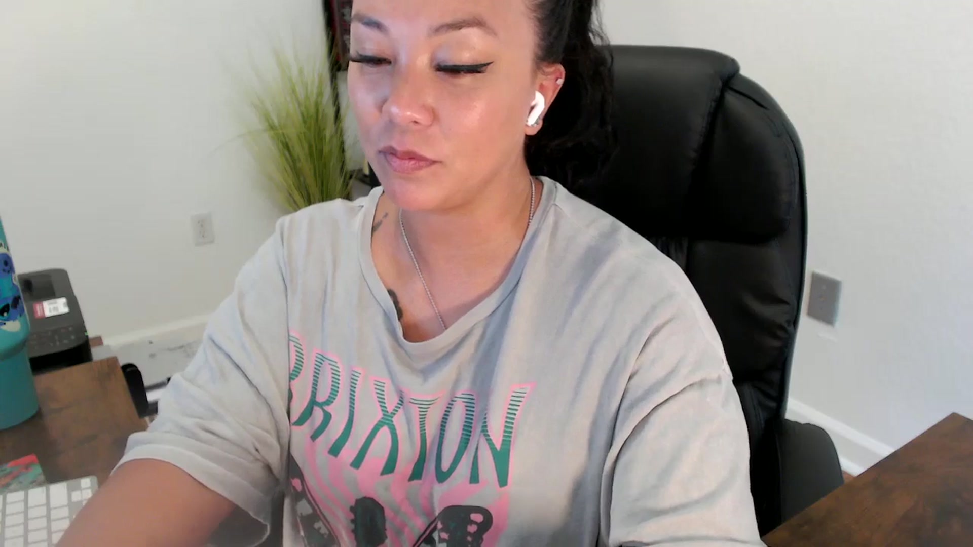 Gallery image thumbnail from MickaylaStar's myfreecams stream on, 06/23/2025, 22:15 image 3 of 20