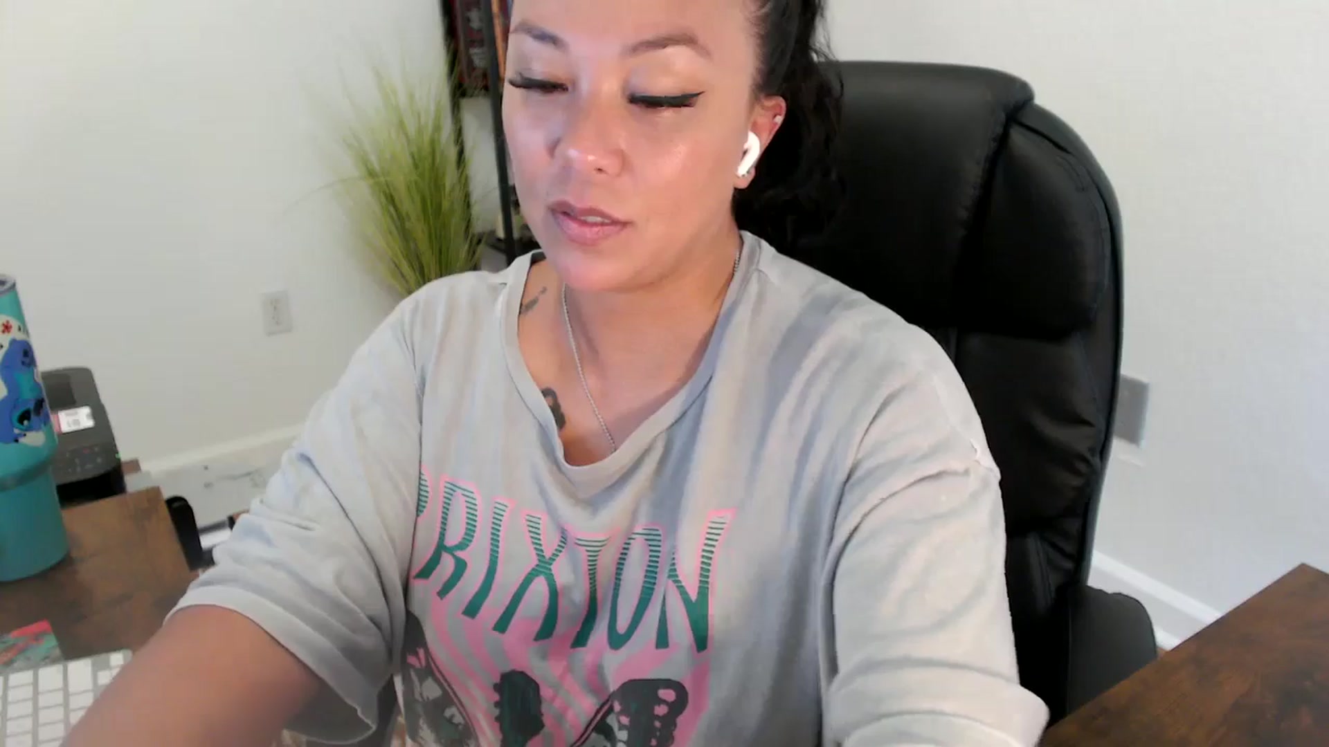Gallery image thumbnail from MickaylaStar's myfreecams stream on, 06/23/2025, 22:15 image 12 of 20