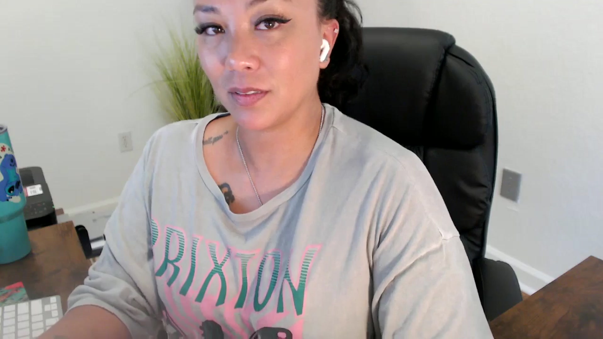Gallery image thumbnail from MickaylaStar's myfreecams stream on, 06/23/2025, 22:15 image 5 of 20