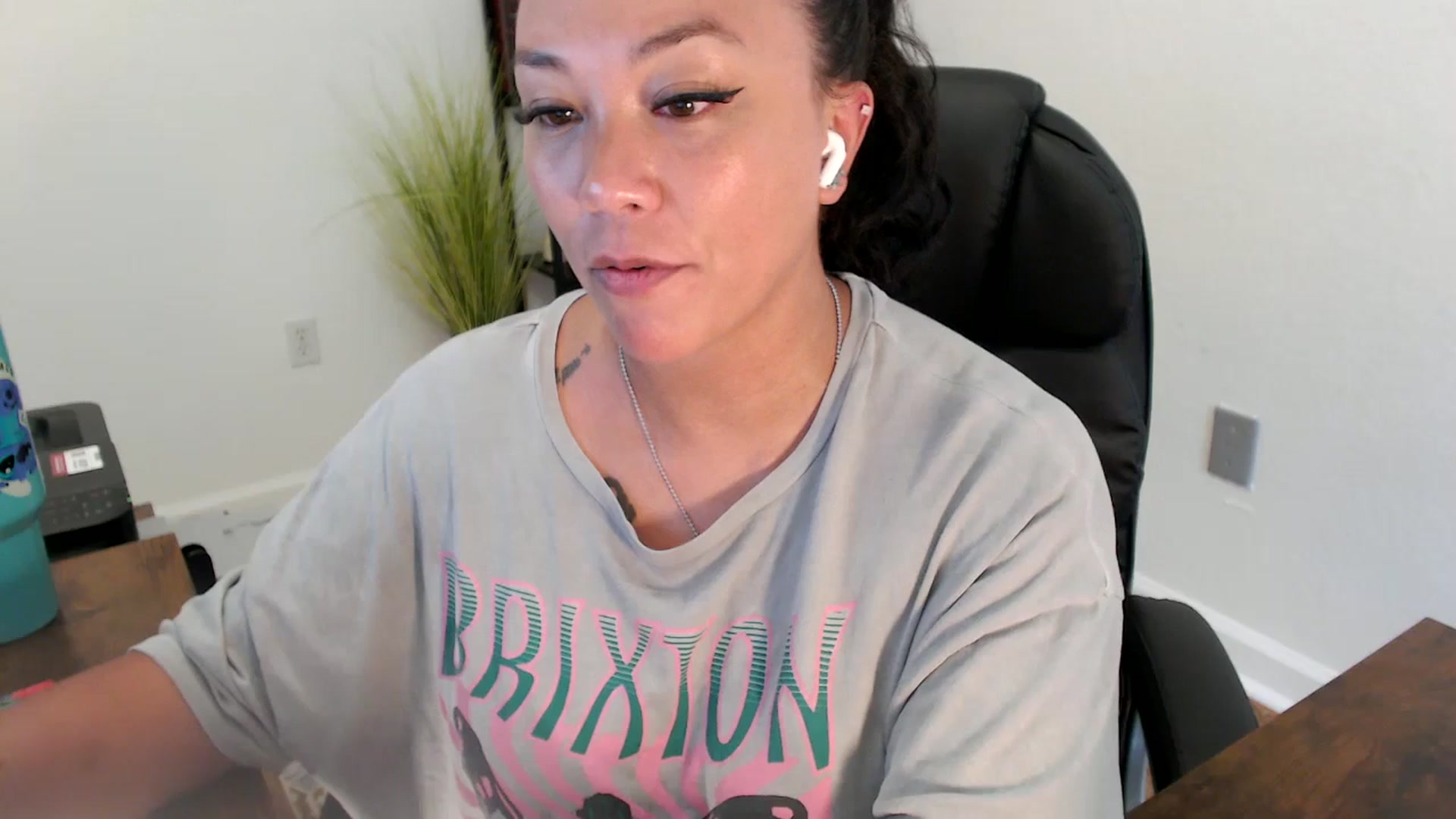 Gallery image thumbnail from MickaylaStar's myfreecams stream on, 06/23/2025, 22:15 image 1 of 20