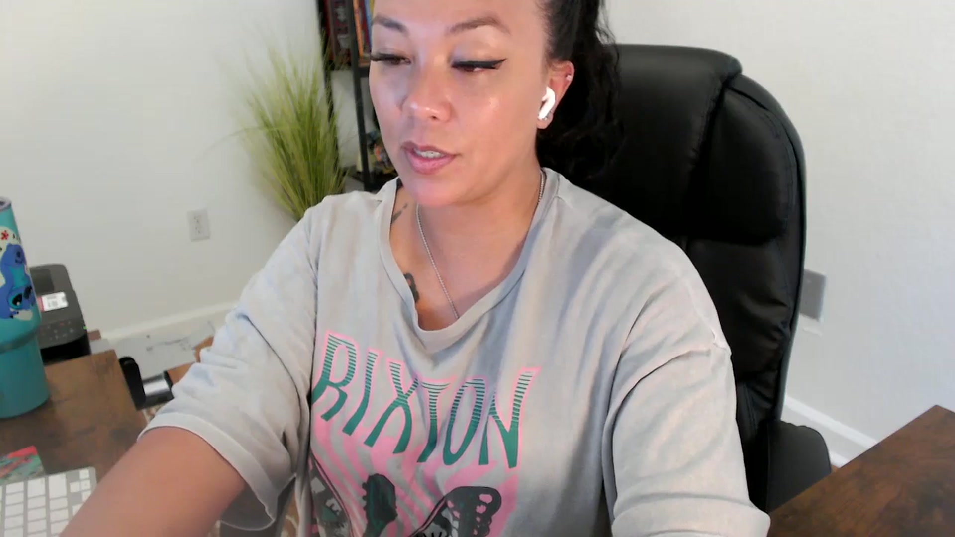 Gallery image thumbnail from MickaylaStar's myfreecams stream on, 06/23/2025, 22:15 image 10 of 20