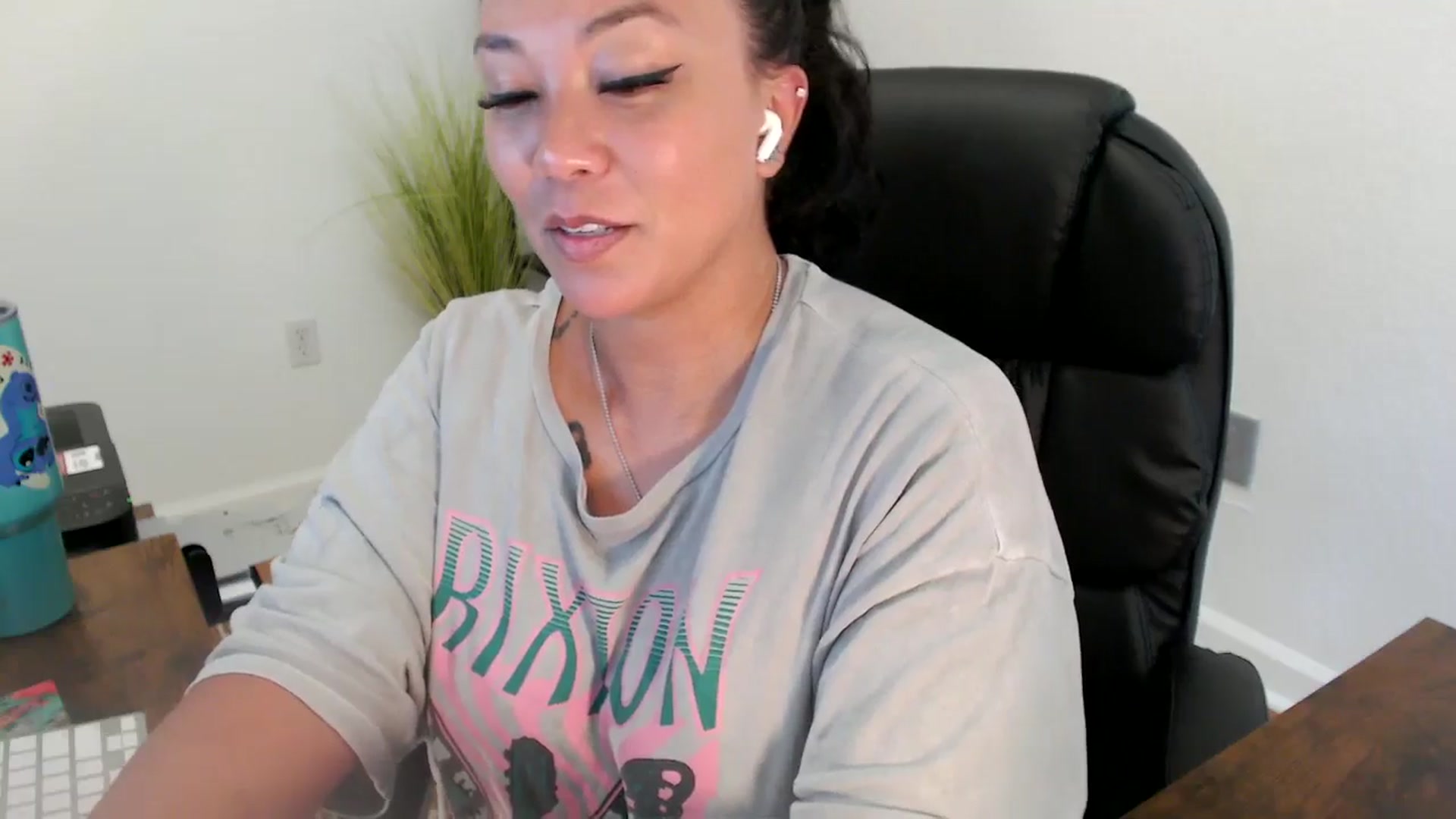 Gallery image thumbnail from MickaylaStar's myfreecams stream on, 06/23/2025, 22:15 image 8 of 20