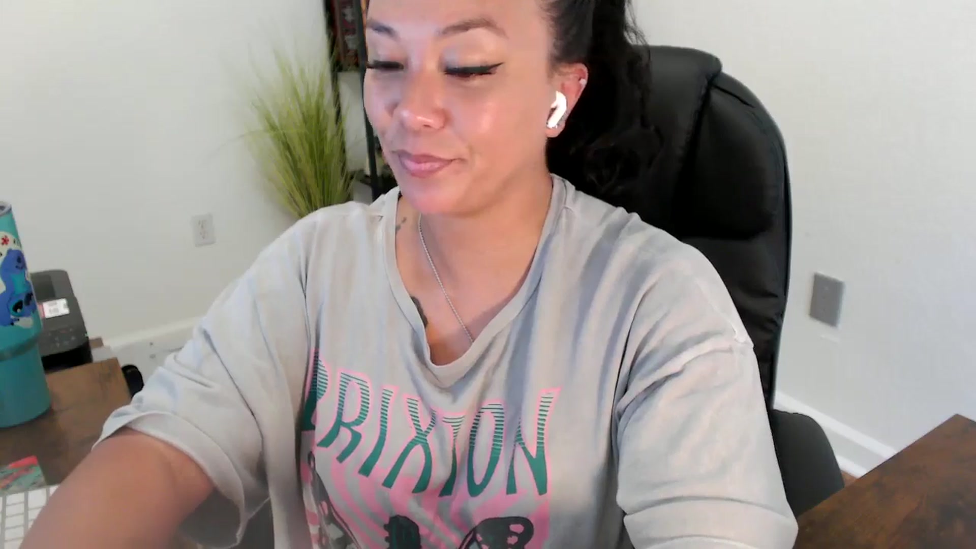 Gallery image thumbnail from MickaylaStar's myfreecams stream on, 06/23/2025, 22:15 image 17 of 20