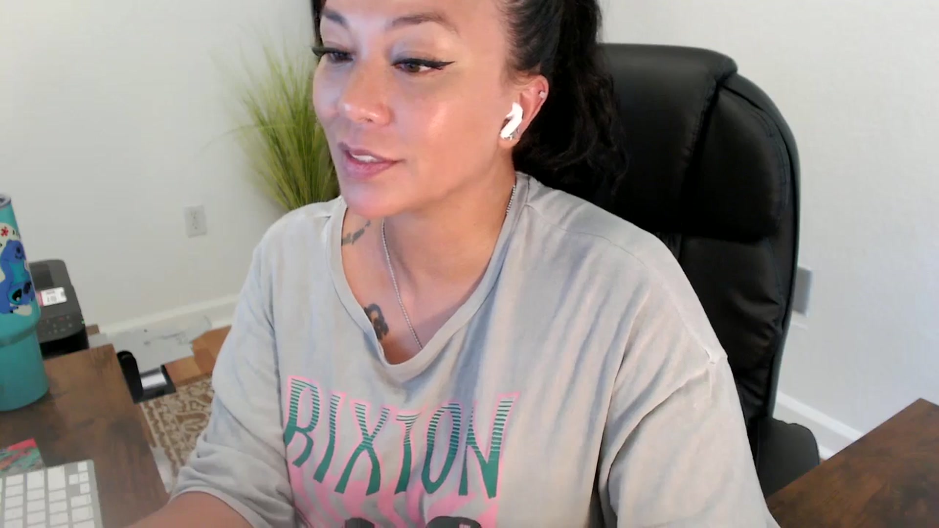 Gallery image thumbnail from MickaylaStar's myfreecams stream on, 06/23/2025, 22:15 image 9 of 20