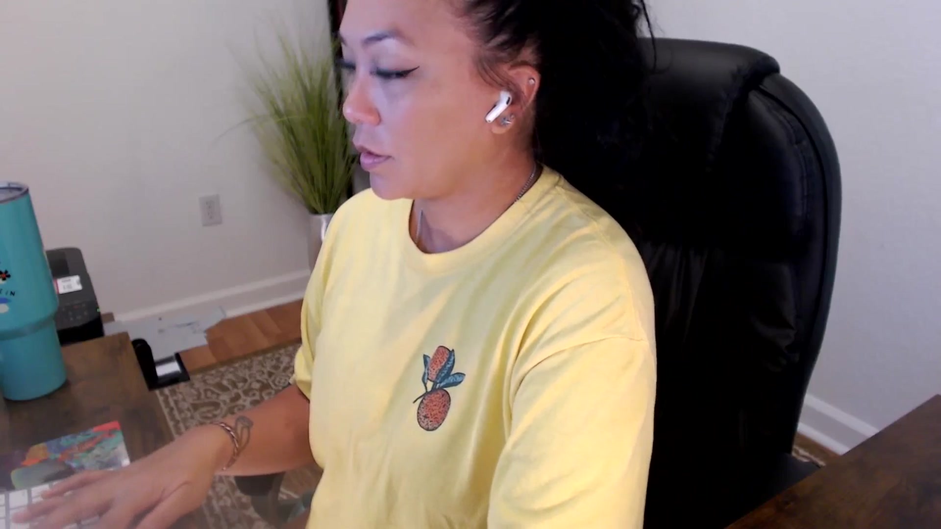 Gallery image thumbnail from MickaylaStar's myfreecams stream on, 06/24/2025, 15:26 image 19 of 20