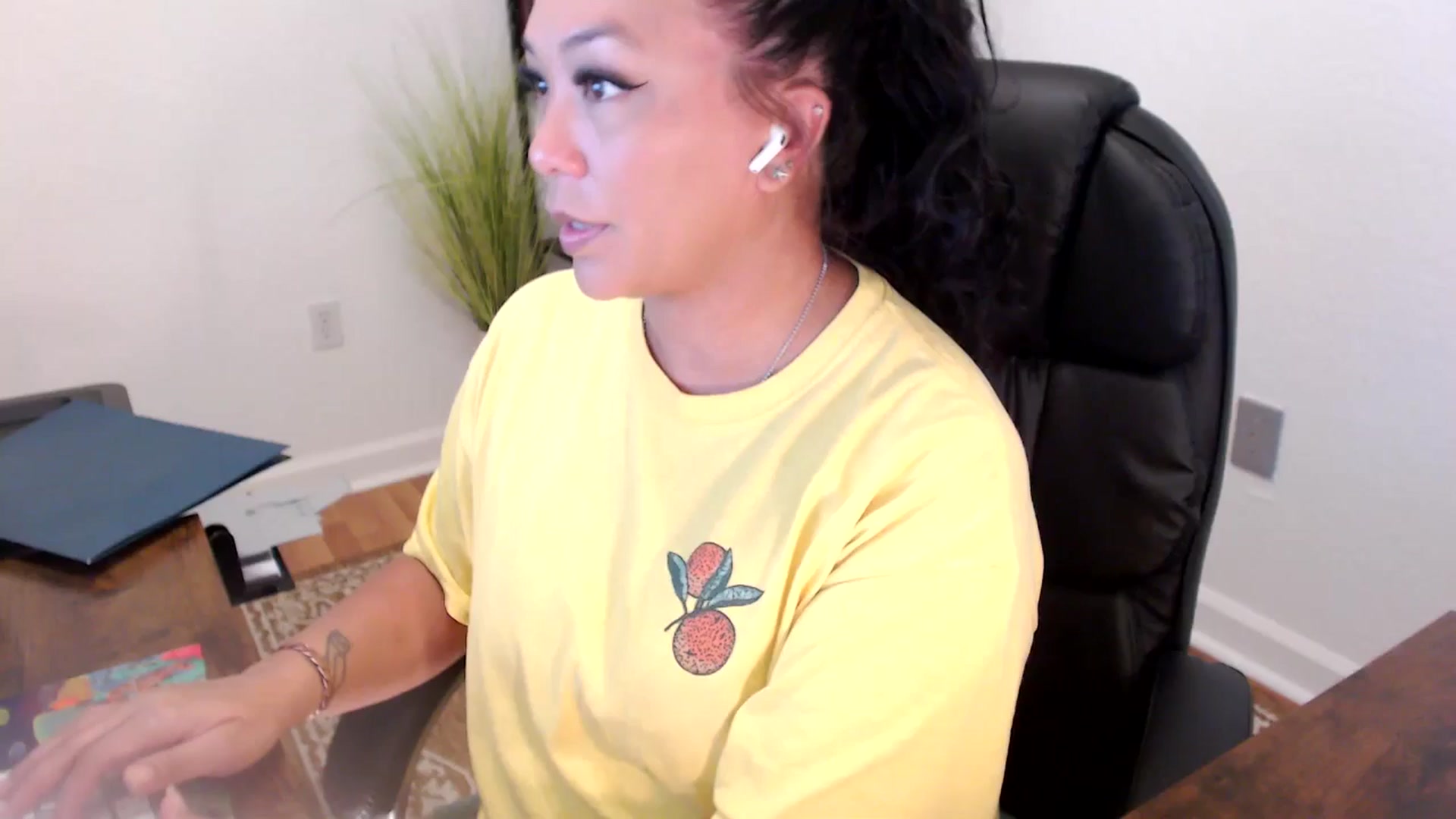 Gallery image thumbnail from MickaylaStar's myfreecams stream on, 06/24/2025, 15:26 image 1 of 20