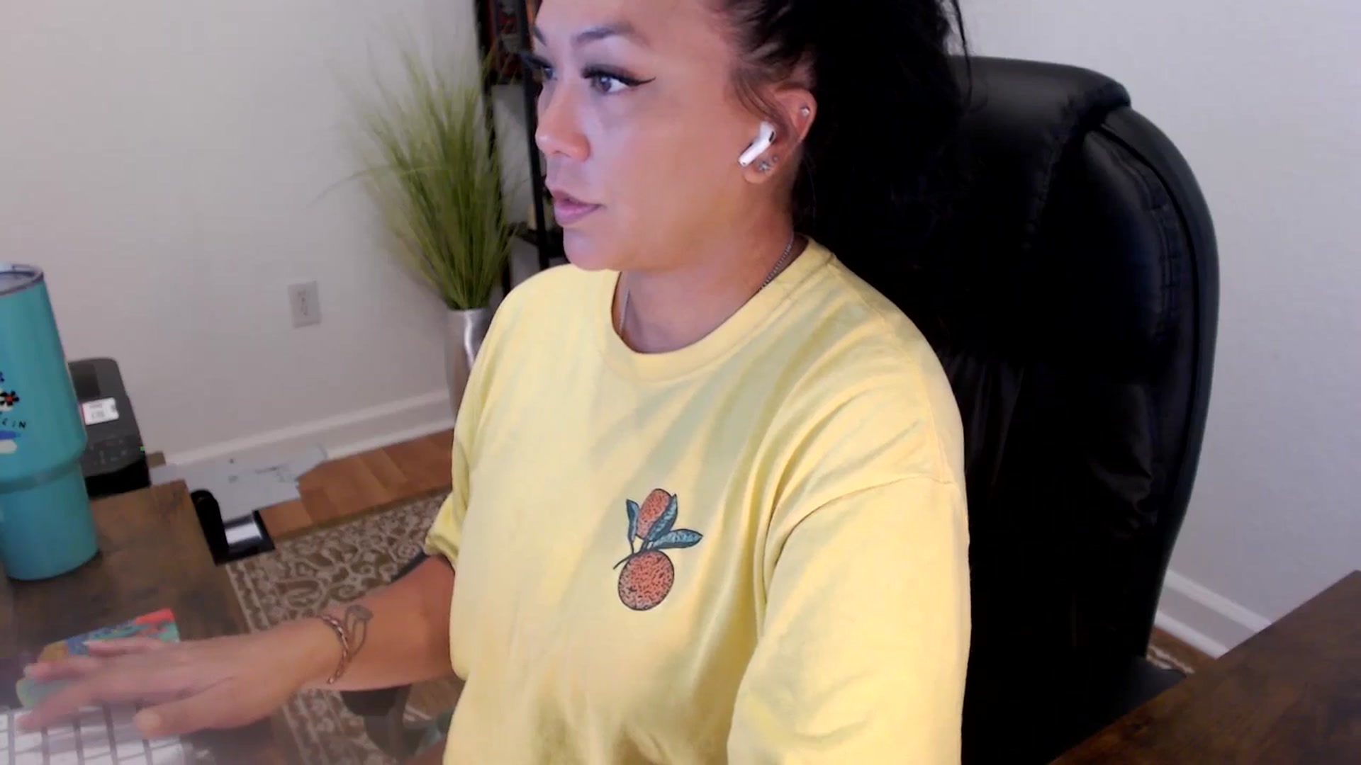 Gallery image thumbnail from MickaylaStar's myfreecams stream on, 06/24/2025, 15:26 image 18 of 20