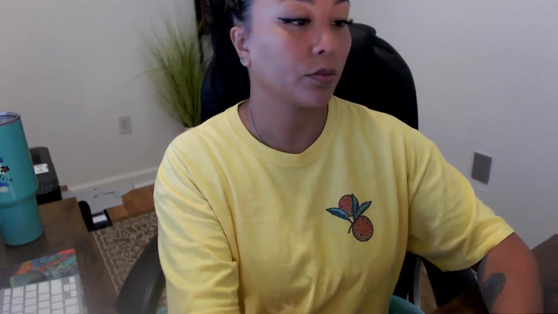 Gallery image thumbnail from MickaylaStar's myfreecams stream on, 06/24/2025, 15:26 image 13 of 20