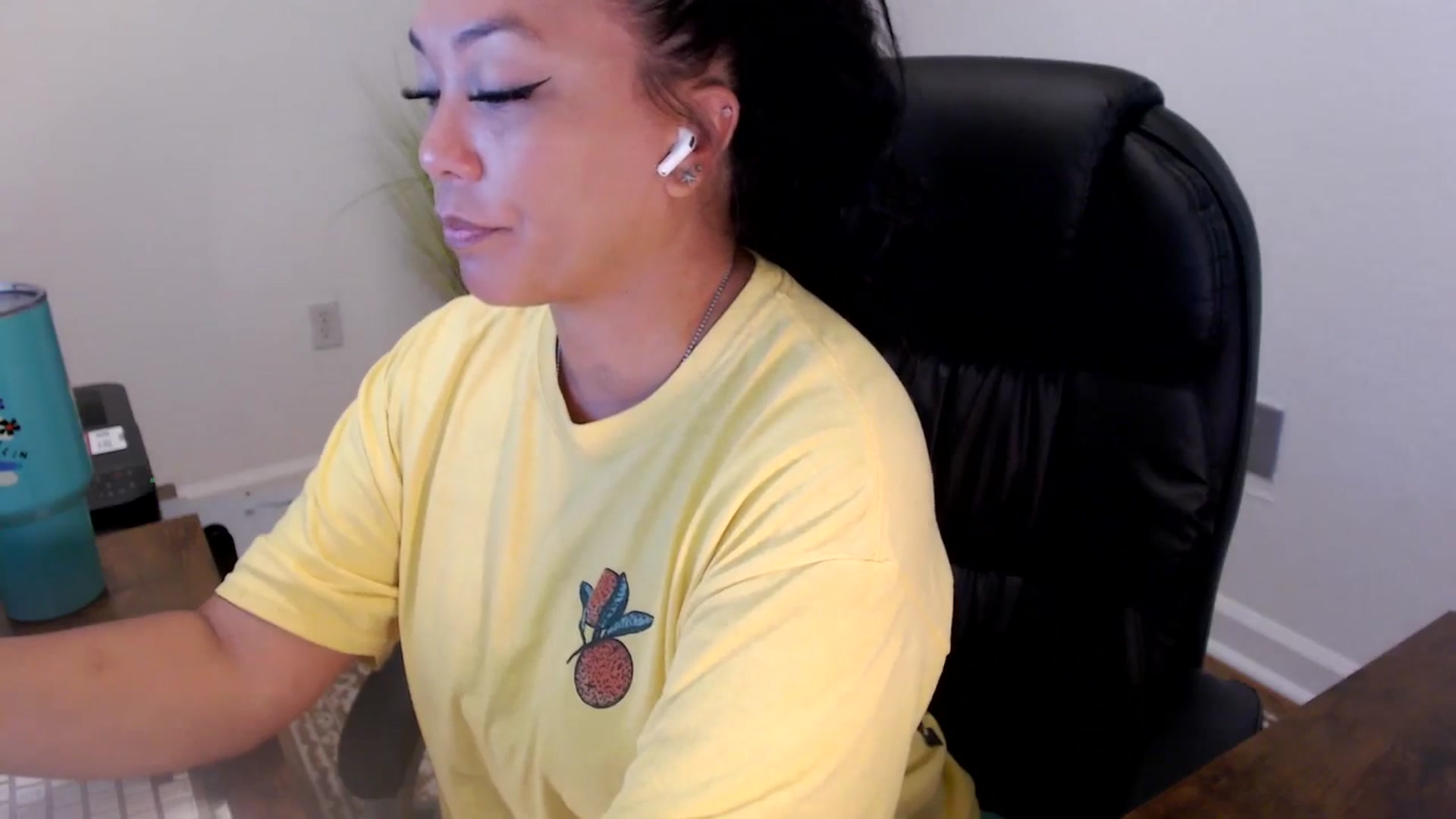 Gallery image thumbnail from MickaylaStar's myfreecams stream on, 06/24/2025, 15:26 image 16 of 20