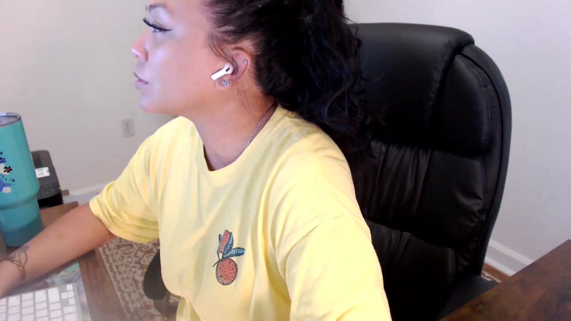 Gallery image thumbnail from MickaylaStar's myfreecams stream on, 06/24/2025, 15:26 image 14 of 20