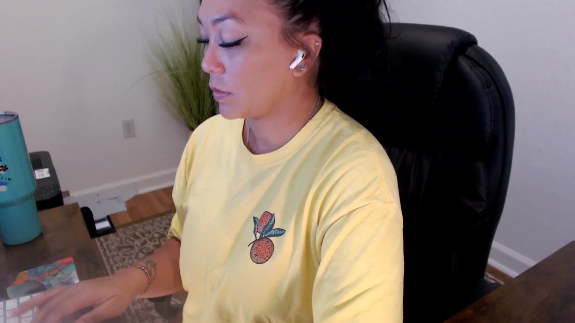 Gallery image thumbnail from MickaylaStar's myfreecams stream on, 06/24/2025, 15:26 image 17 of 20