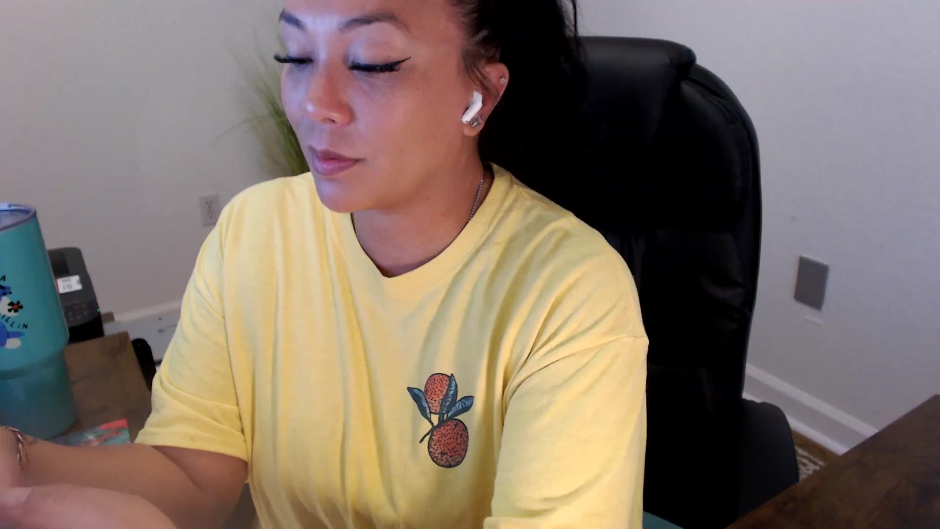 Gallery image thumbnail from MickaylaStar's myfreecams stream on, 06/24/2025, 15:26 image 7 of 20