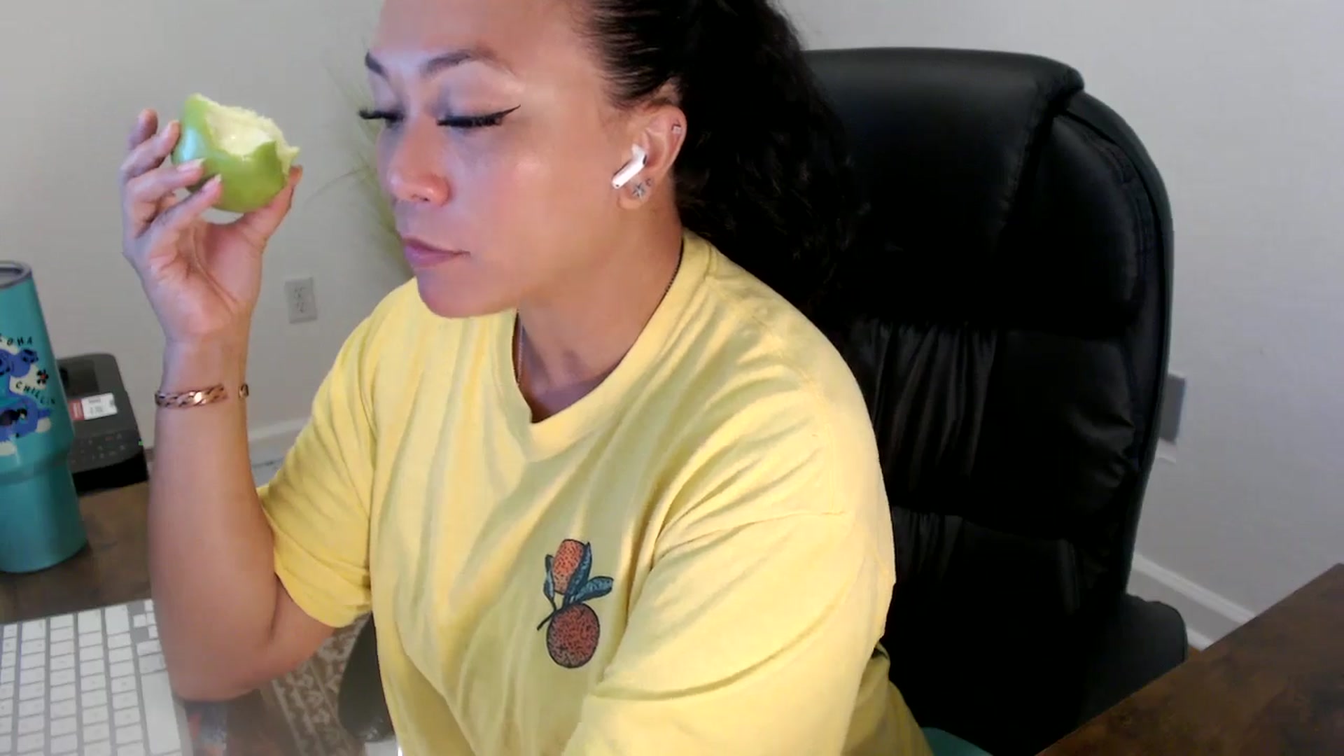 Gallery image thumbnail from MickaylaStar's myfreecams stream on, 06/24/2025, 16:39 image 15 of 20