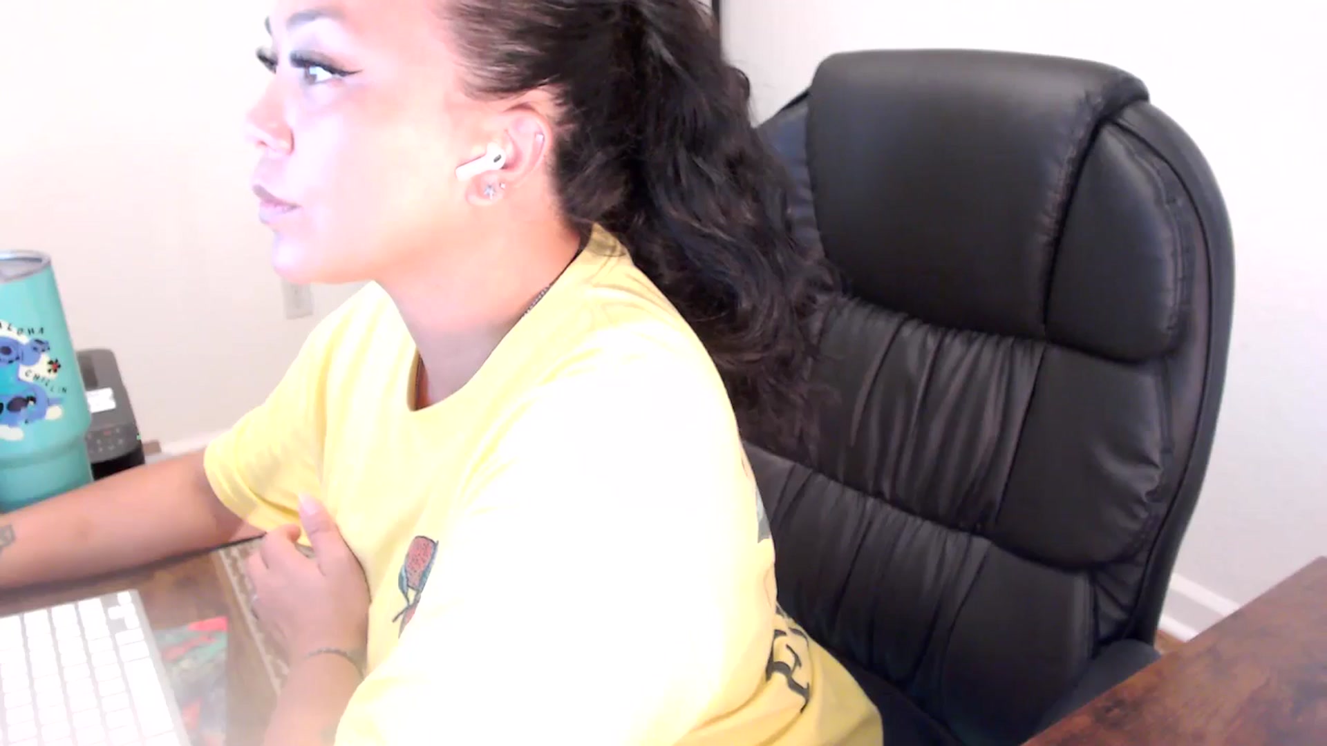 Gallery image thumbnail from MickaylaStar's myfreecams stream on, 06/24/2025, 16:39 image 7 of 20