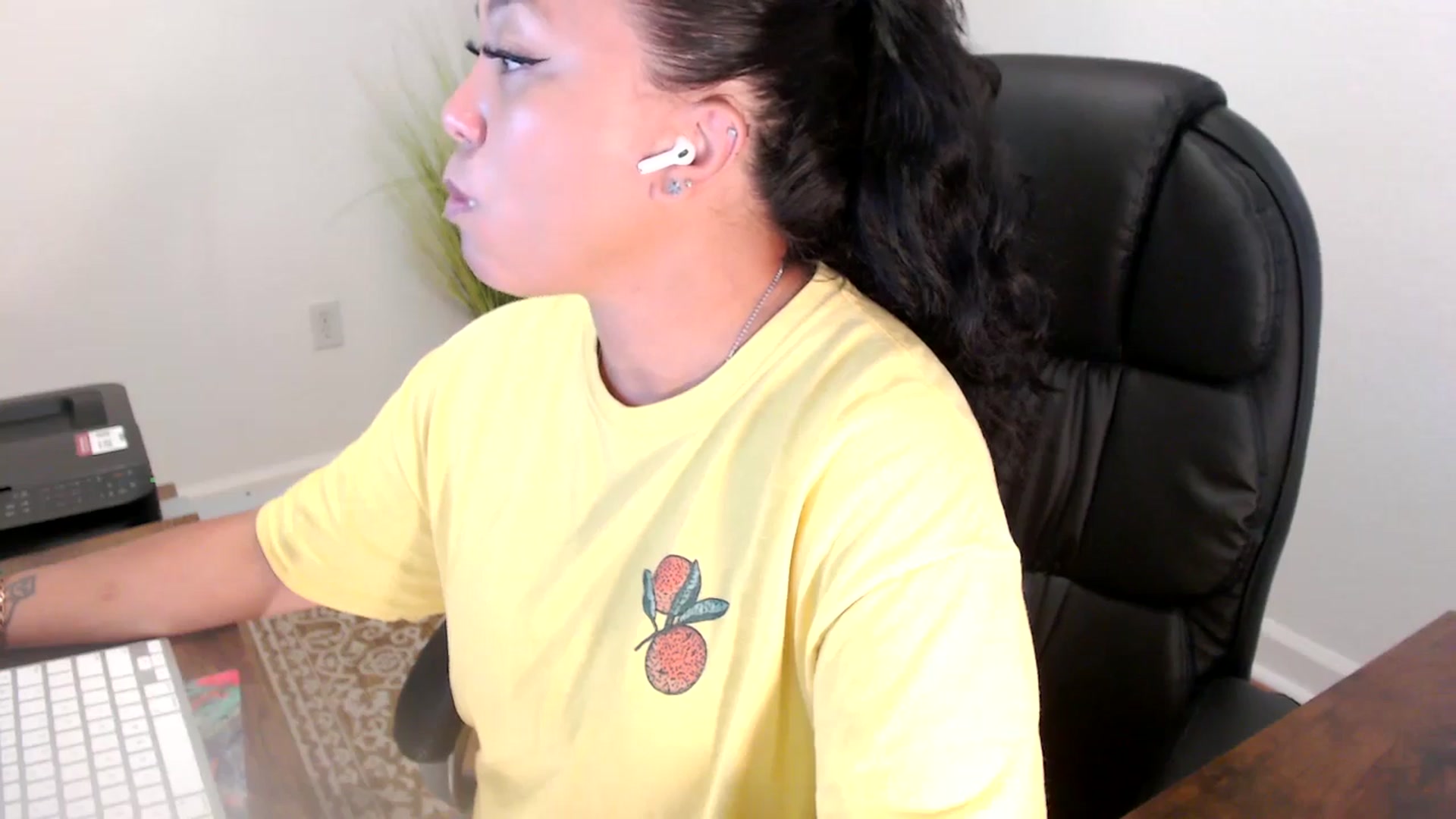 Gallery image thumbnail from MickaylaStar's myfreecams stream on, 06/24/2025, 16:39 image 2 of 20