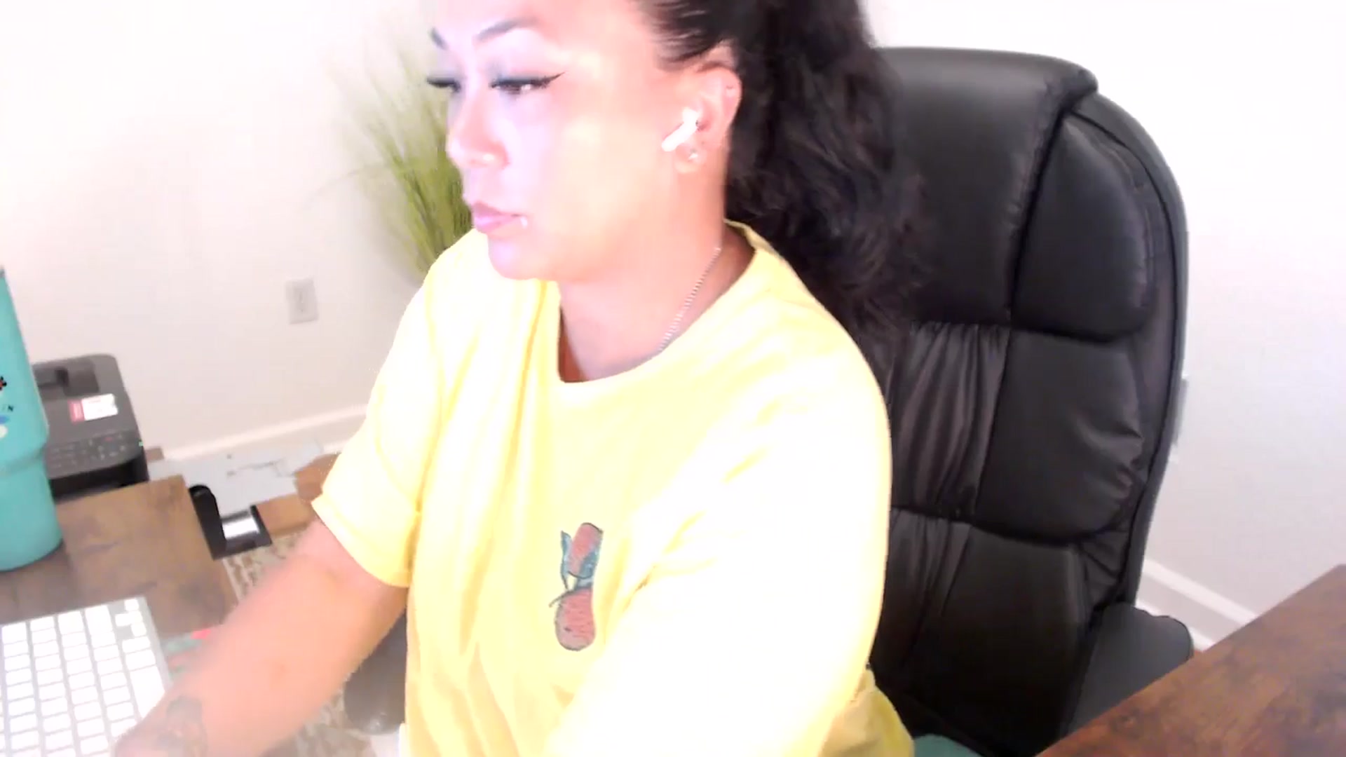 Gallery image thumbnail from MickaylaStar's myfreecams stream on, 06/24/2025, 16:39 image 5 of 20