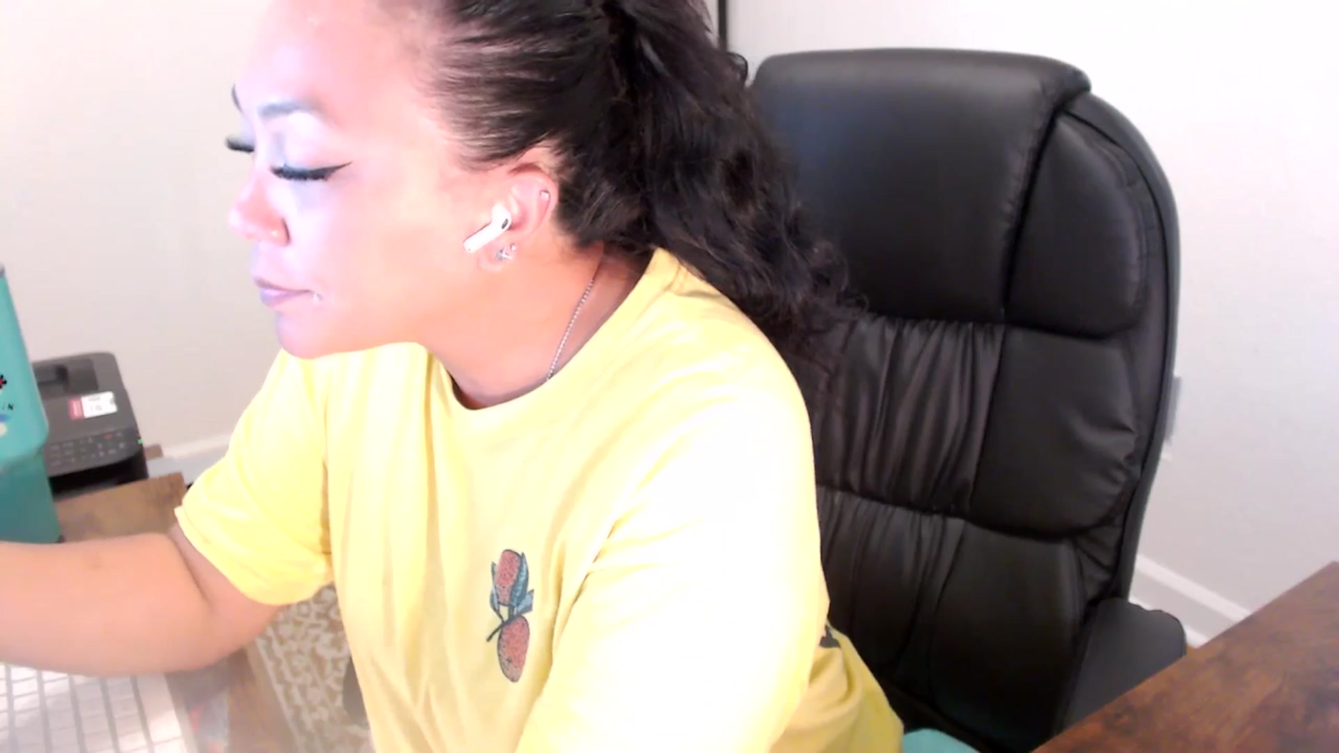 Gallery image thumbnail from MickaylaStar's myfreecams stream on, 06/24/2025, 16:39 image 4 of 20