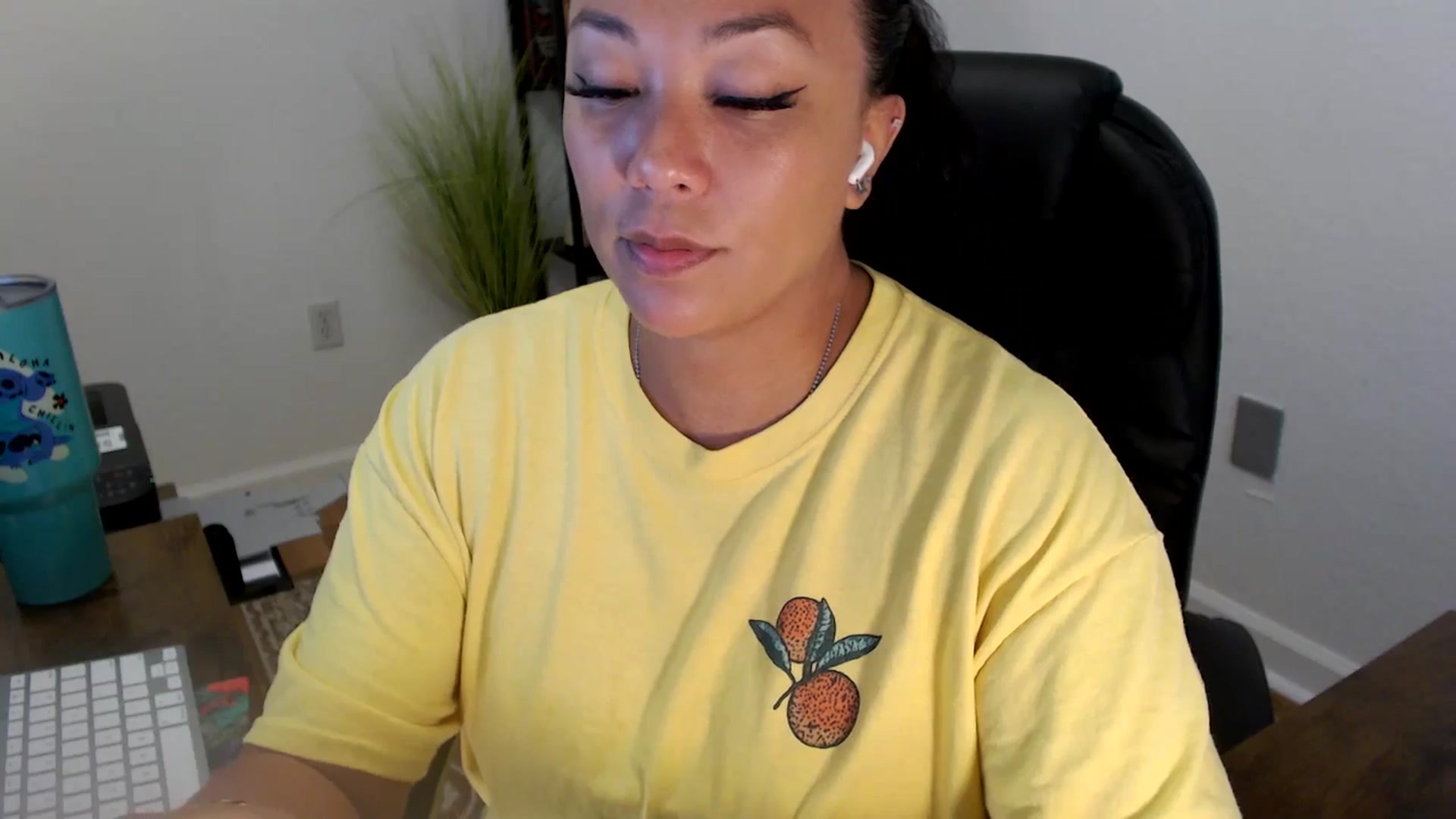 Gallery image thumbnail from MickaylaStar's myfreecams stream on, 06/24/2025, 16:39 image 9 of 20