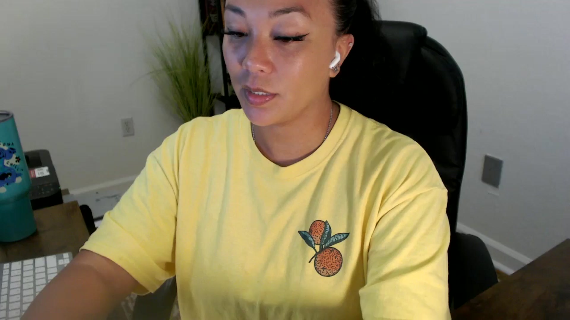 Gallery image thumbnail from MickaylaStar's myfreecams stream on, 06/24/2025, 16:39 image 13 of 20