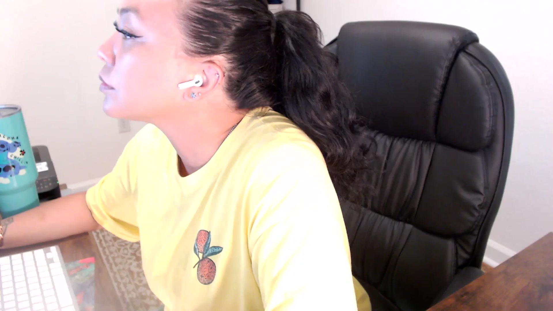 Gallery image thumbnail from MickaylaStar's myfreecams stream on, 06/24/2025, 16:39 image 6 of 20